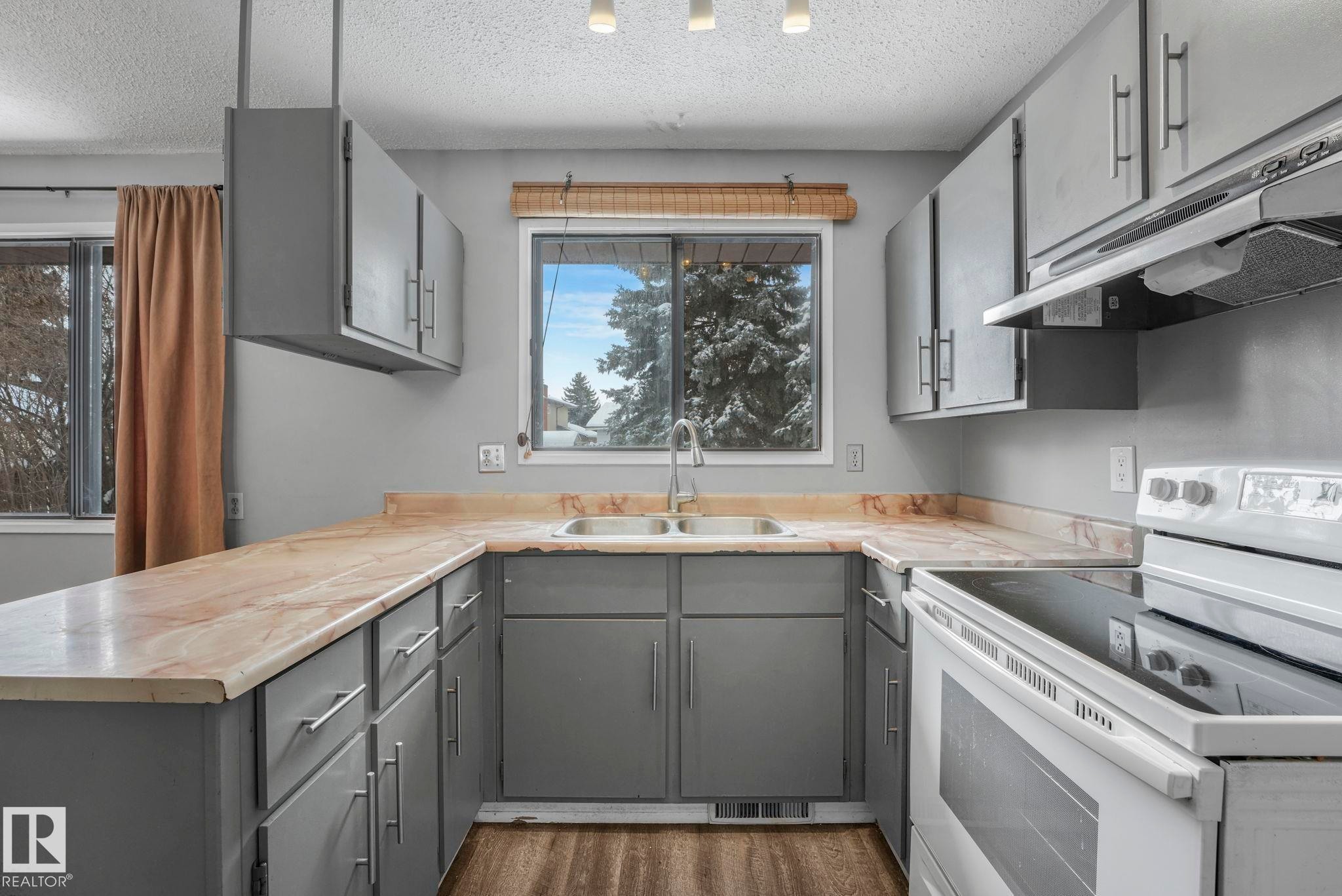 












6411 12 Avenue

,
Edmonton,




AB
T6L 2G3

