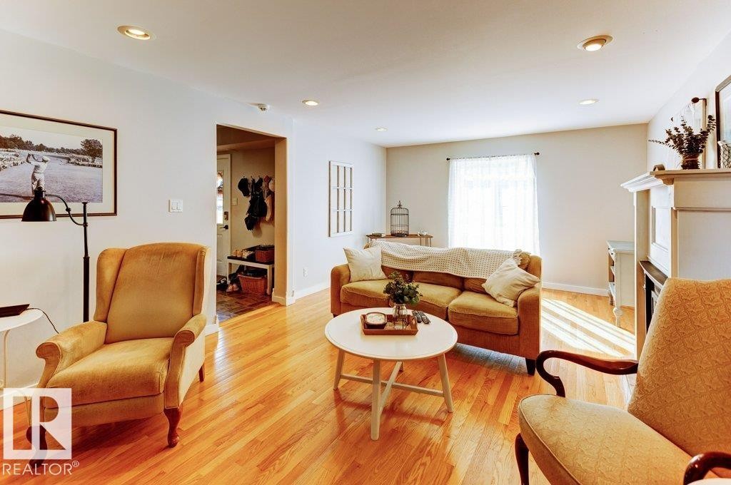 












9831 98 Street

,
Westlock,




AB
T7P 2A2

