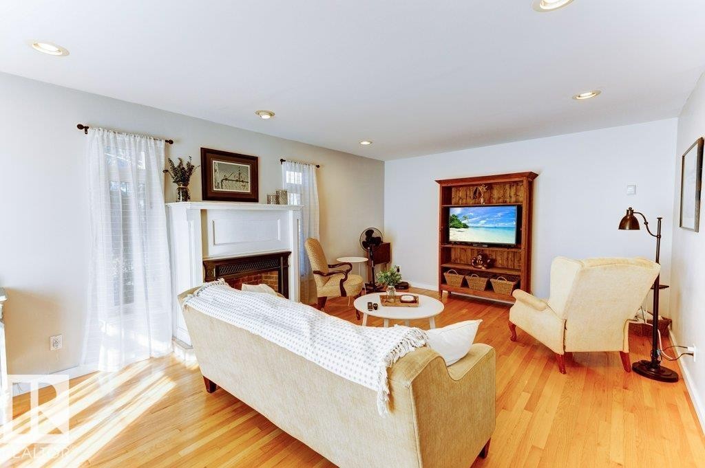 












9831 98 Street

,
Westlock,




AB
T7P 2A2

