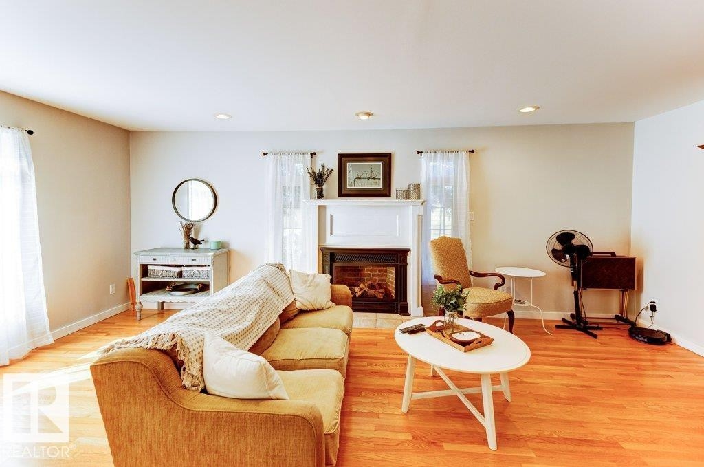 












9831 98 Street

,
Westlock,




AB
T7P 2A2

