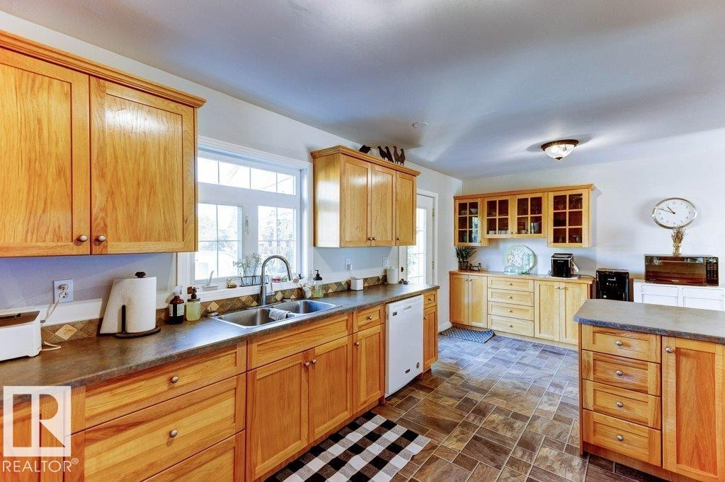 












9831 98 Street

,
Westlock,




AB
T7P 2A2

