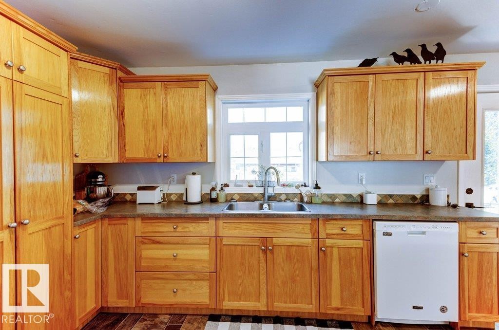 












9831 98 Street

,
Westlock,




AB
T7P 2A2

