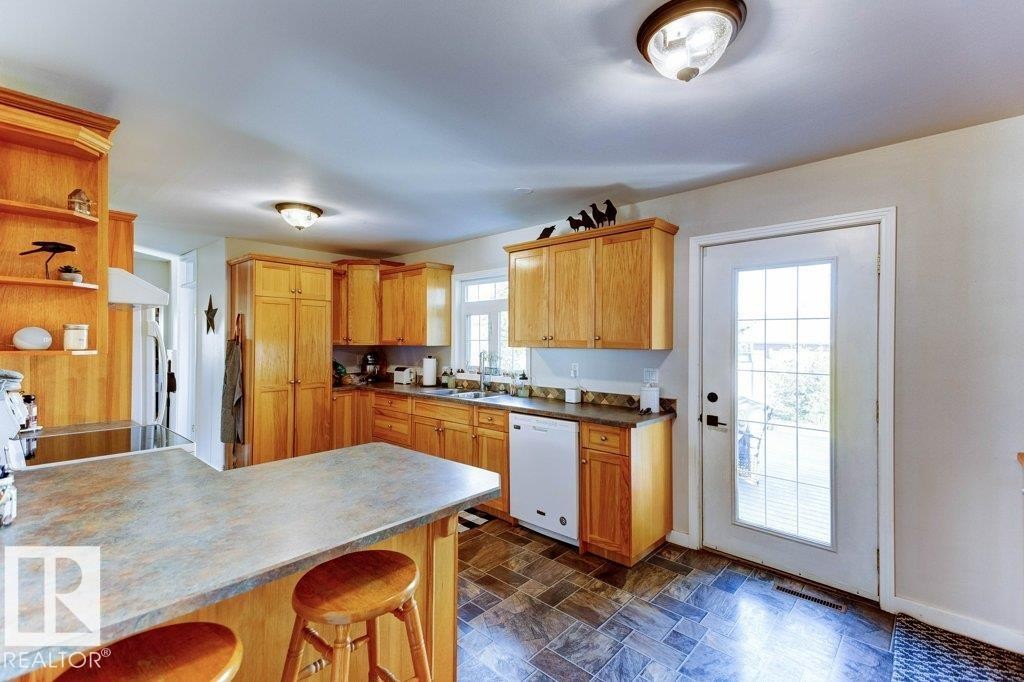 












9831 98 Street

,
Westlock,




AB
T7P 2A2

