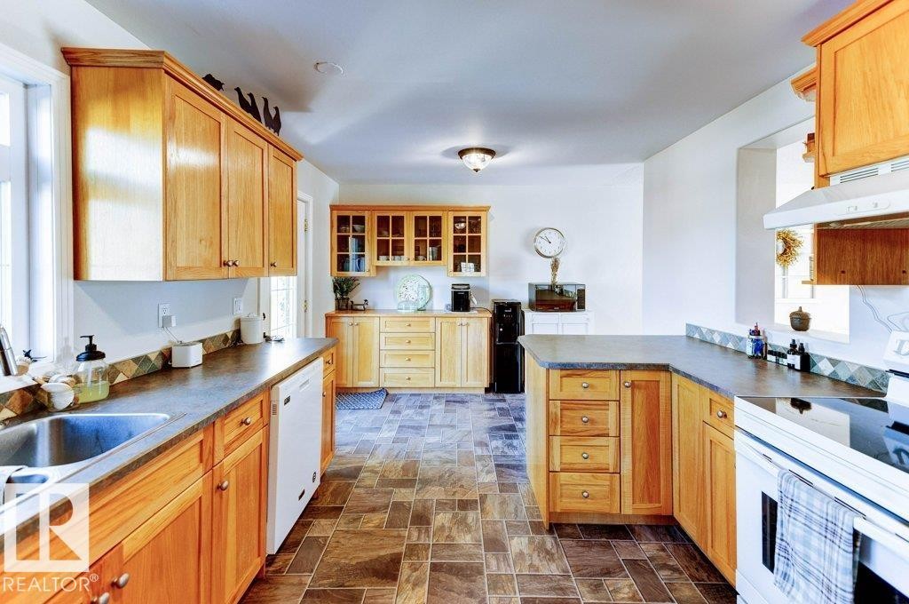 












9831 98 Street

,
Westlock,




AB
T7P 2A2

