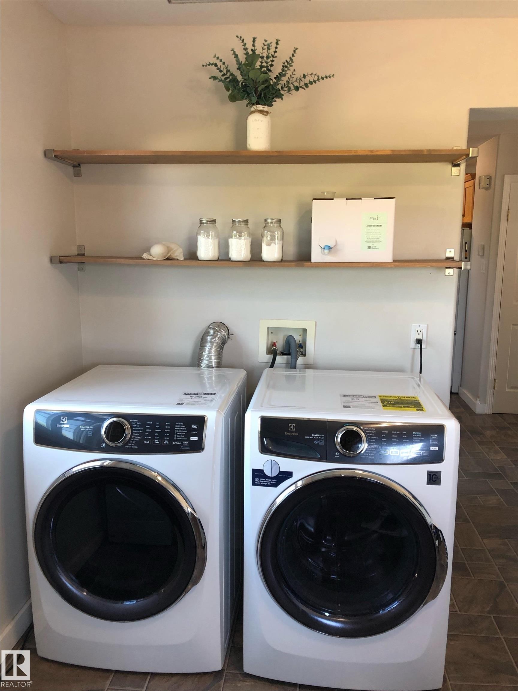 












9831 98 Street

,
Westlock,




AB
T7P 2A2

