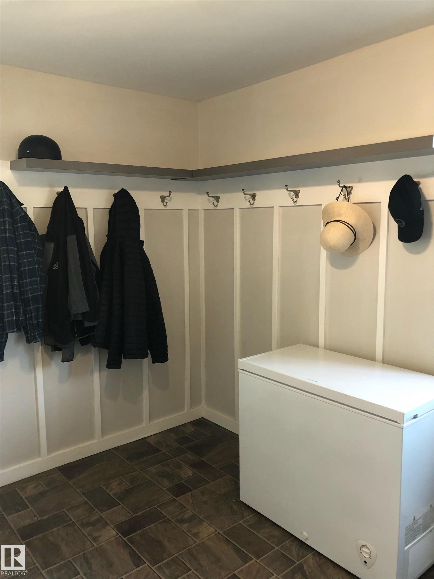 












9831 98 Street

,
Westlock,




AB
T7P 2A2

