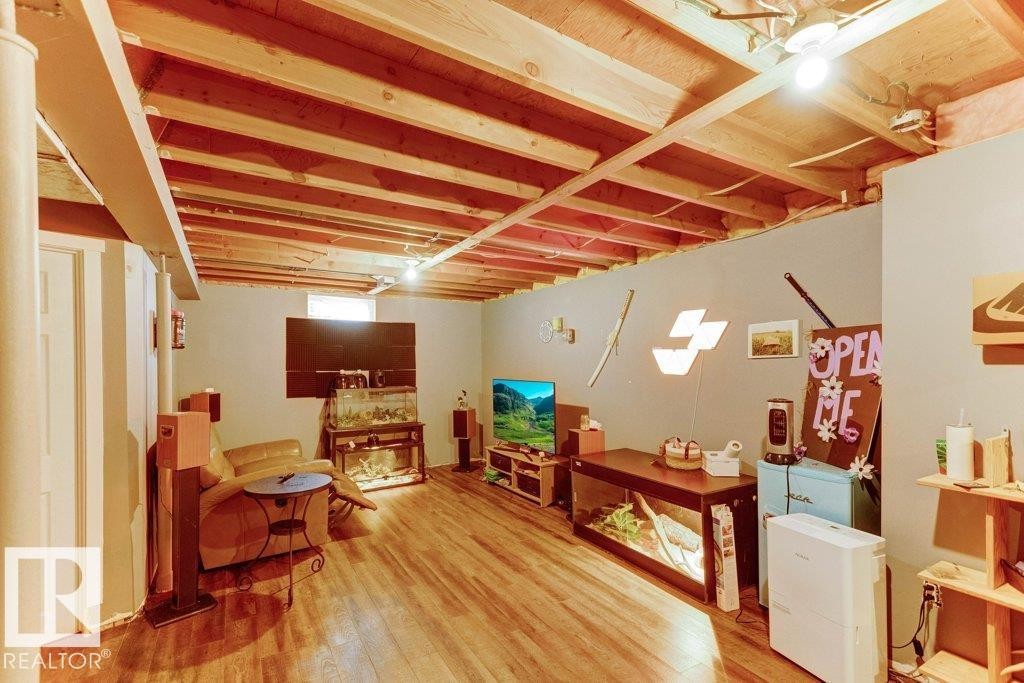 












9831 98 Street

,
Westlock,




AB
T7P 2A2

