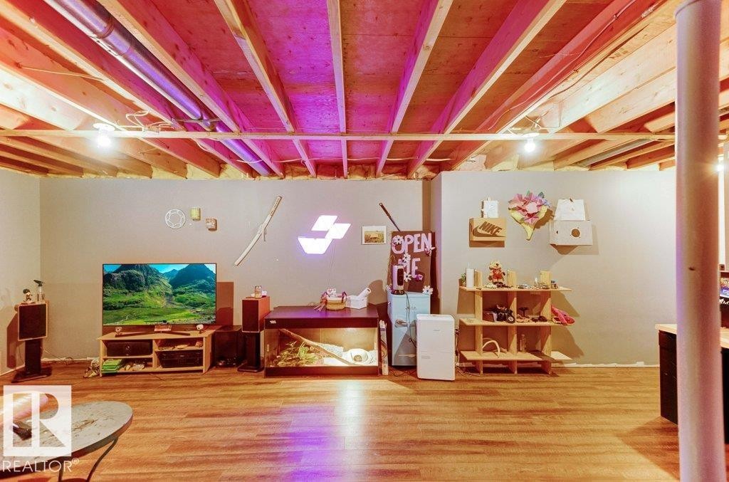 












9831 98 Street

,
Westlock,




AB
T7P 2A2

