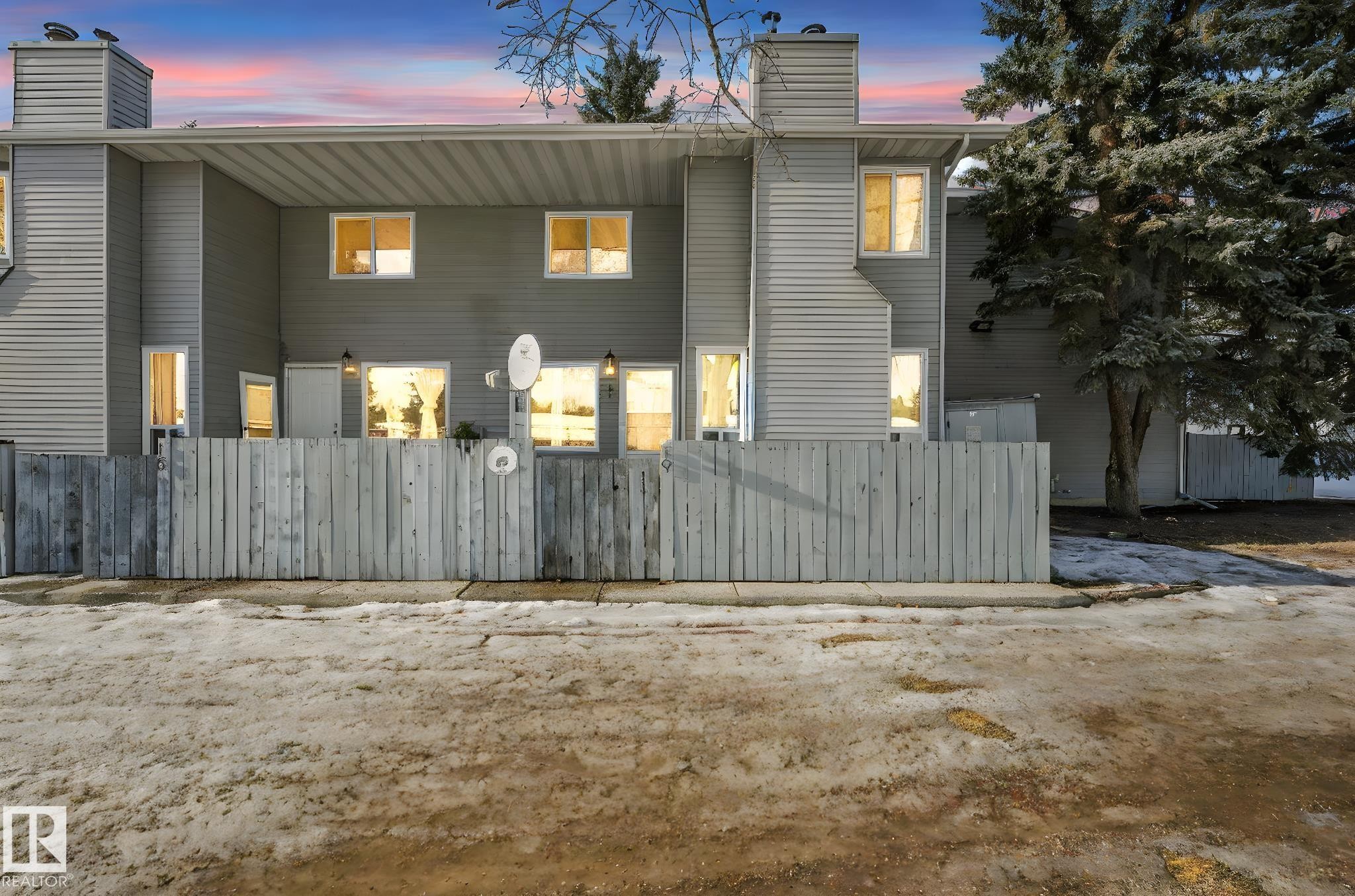 












19 1415 62 Street

,
Edmonton,




AB
T6L 4K1

