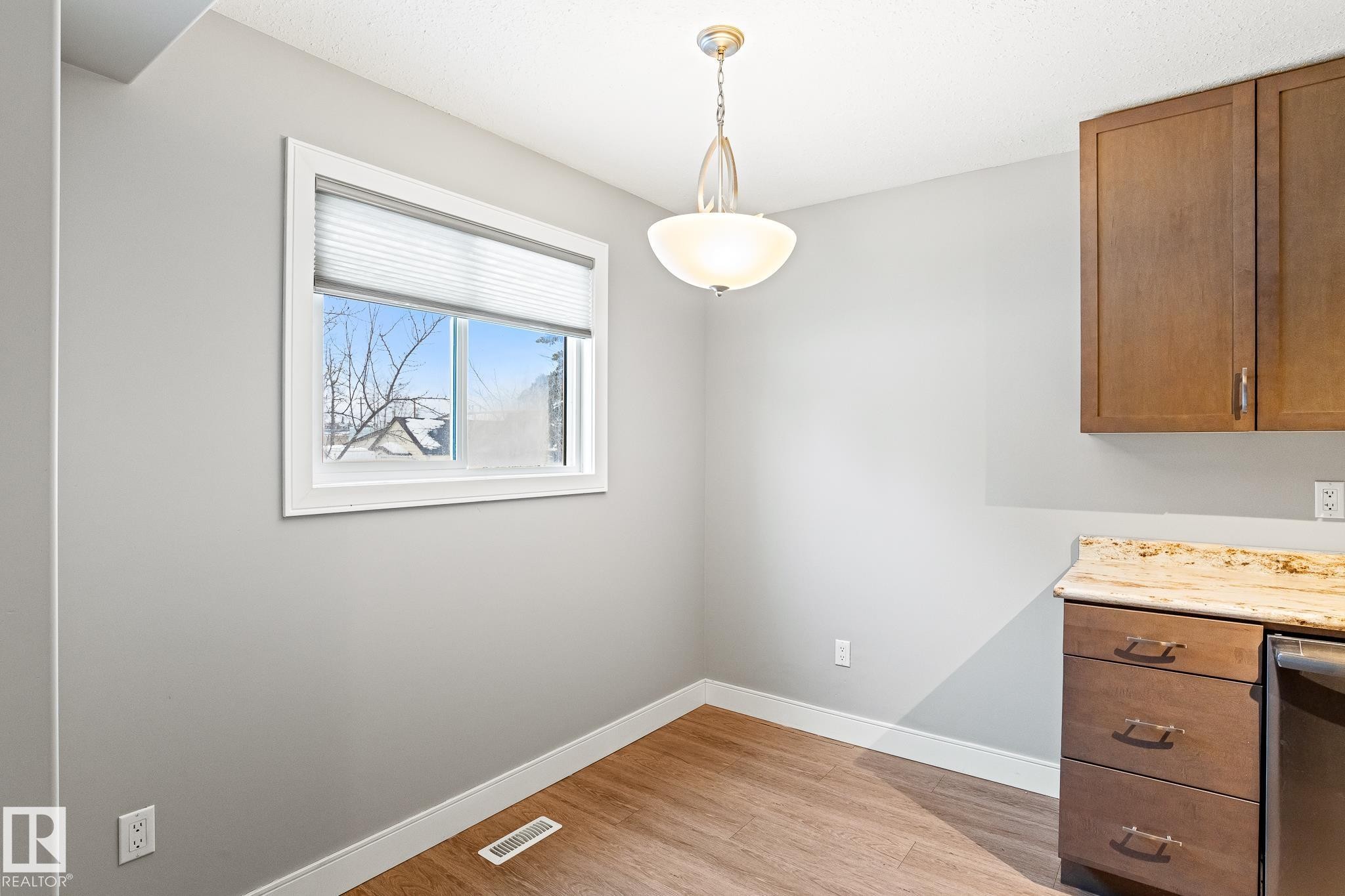 












914 9 Street

,
Cold Lake,




AB
T9M 1H8

