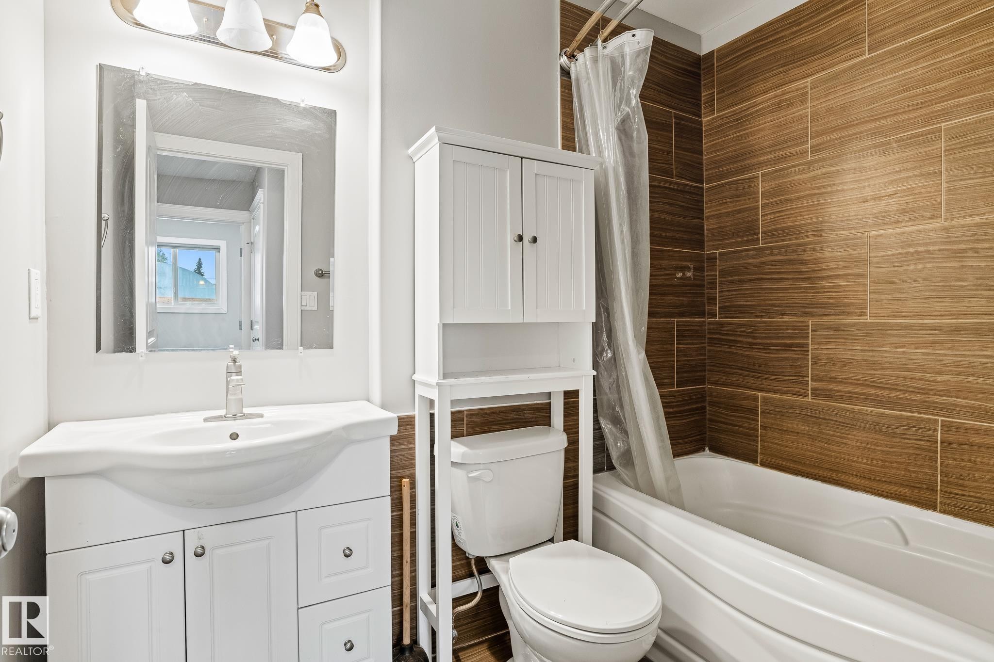 












914 9 Street

,
Cold Lake,




AB
T9M 1H8

