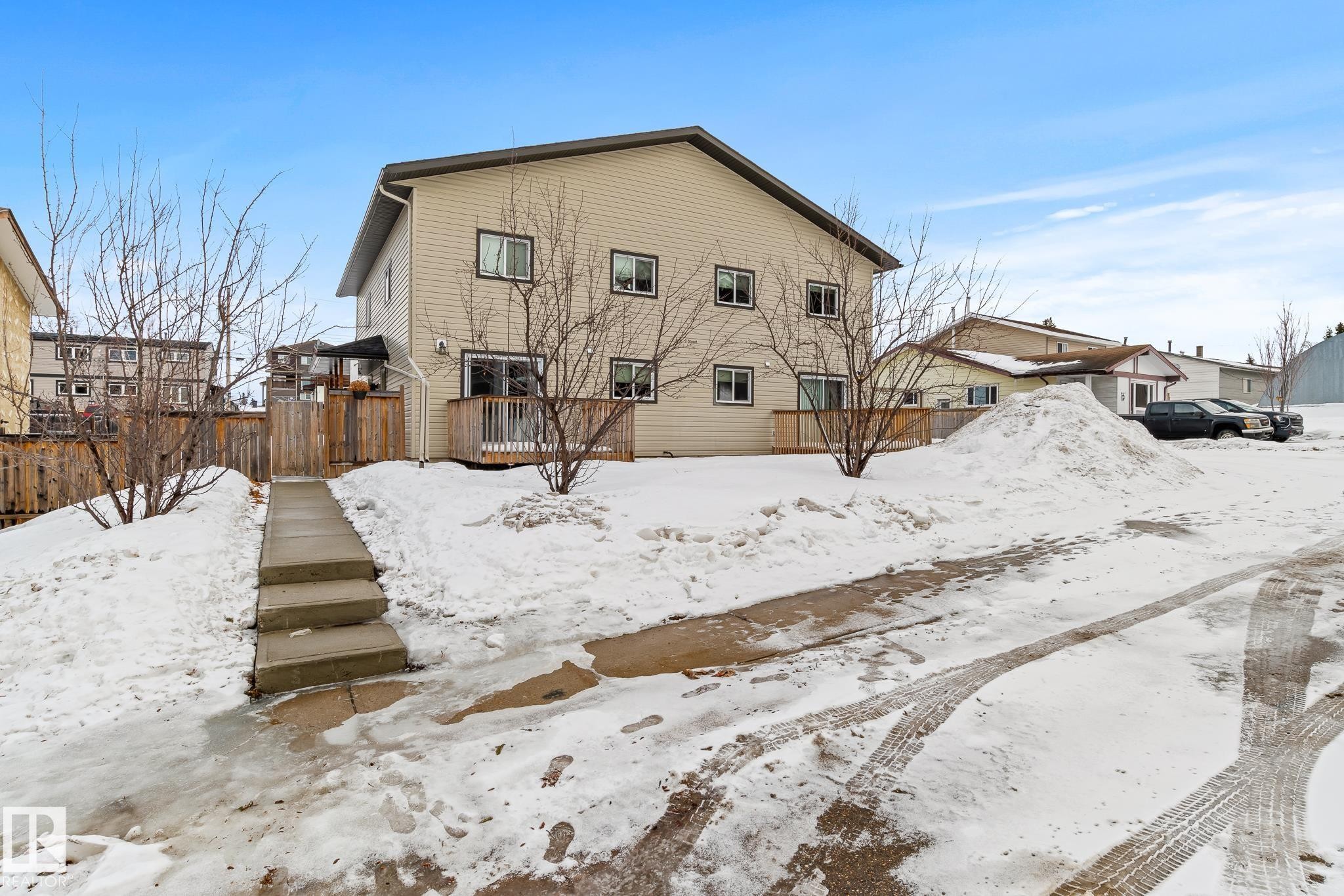 












914 9 Street

,
Cold Lake,




AB
T9M 1H8

