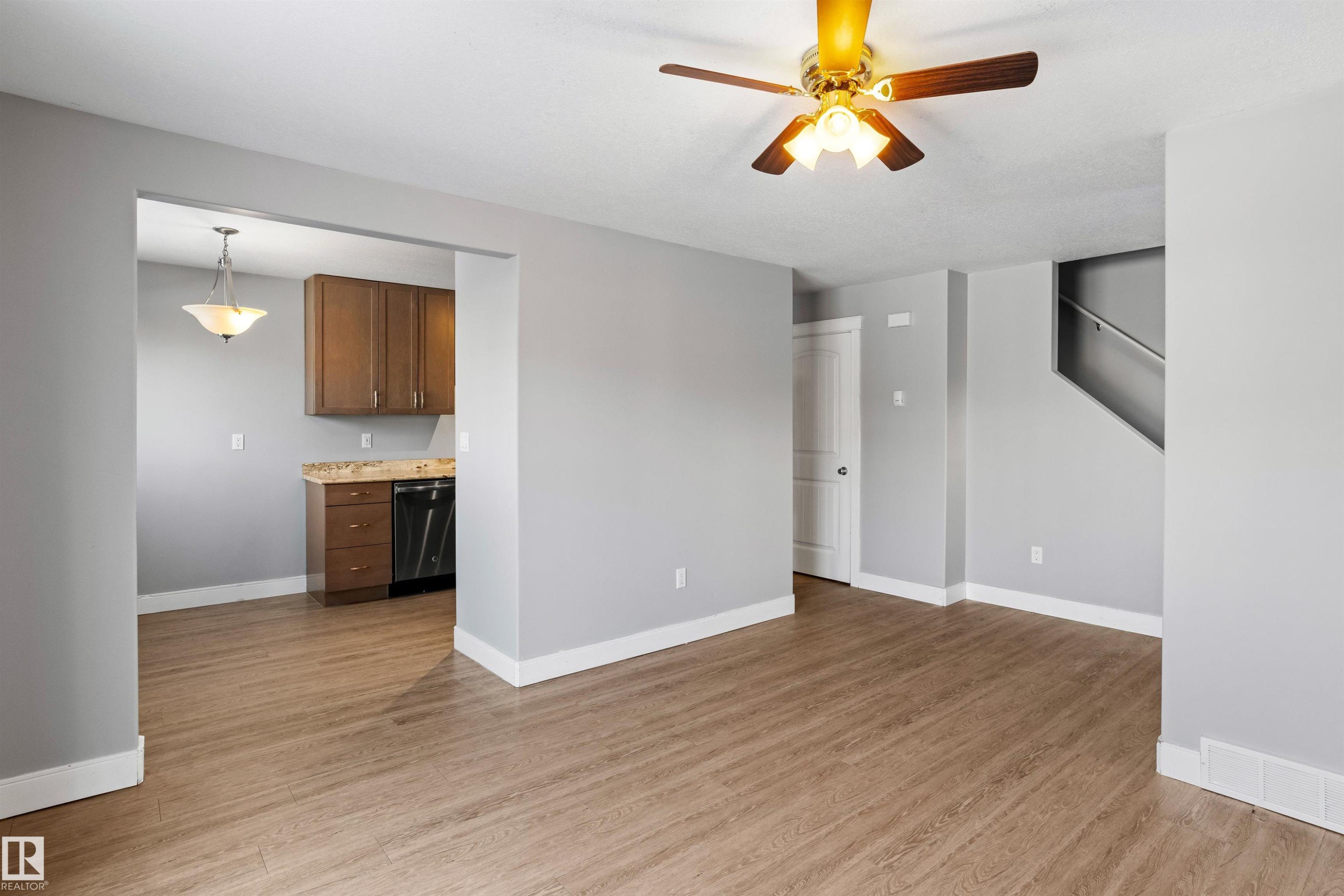 












914 9 Street

,
Cold Lake,




AB
T9M 1H8

