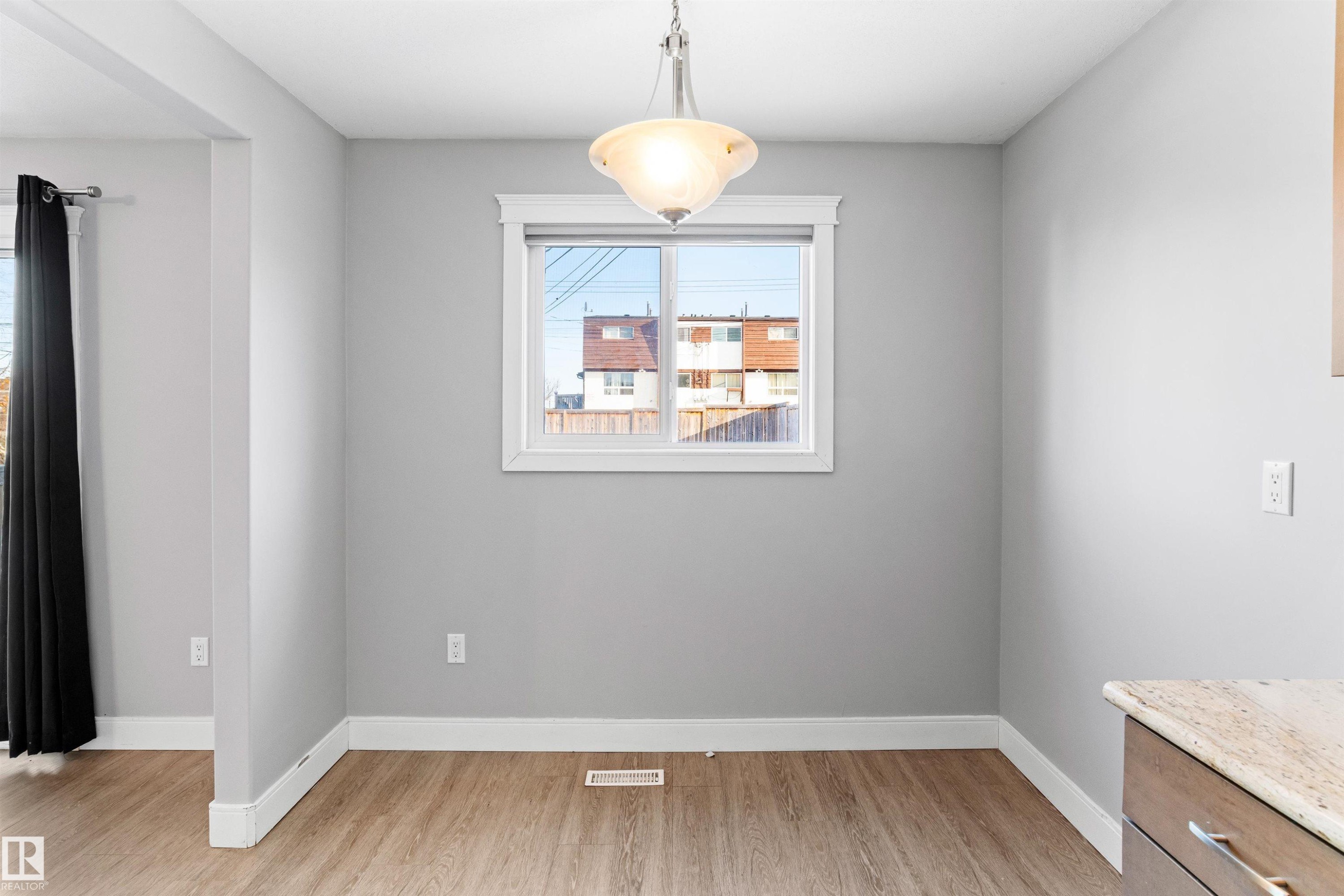 












914 9 Street

,
Cold Lake,




AB
T9M 1H8

