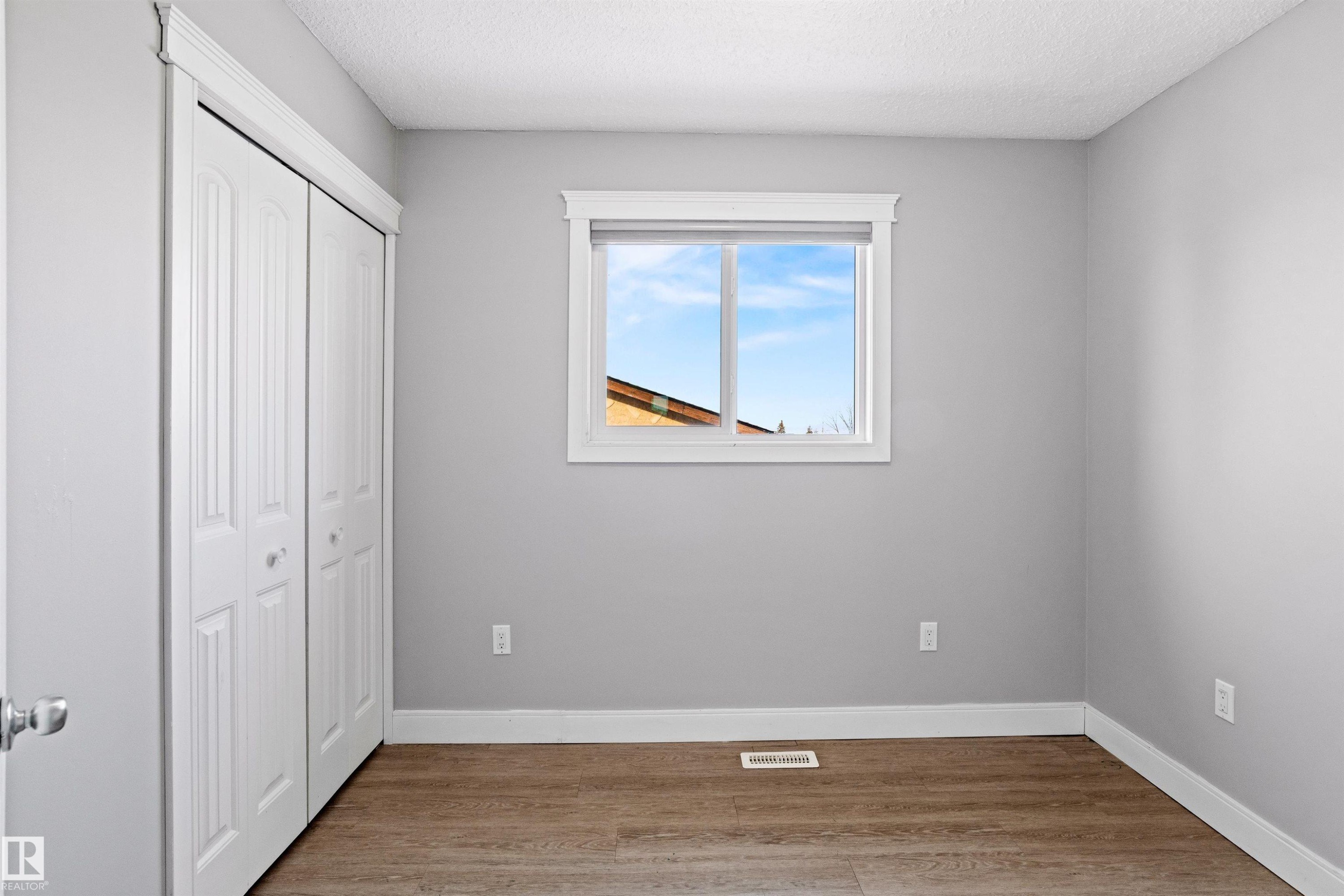 












914 9 Street

,
Cold Lake,




AB
T9M 1H8

