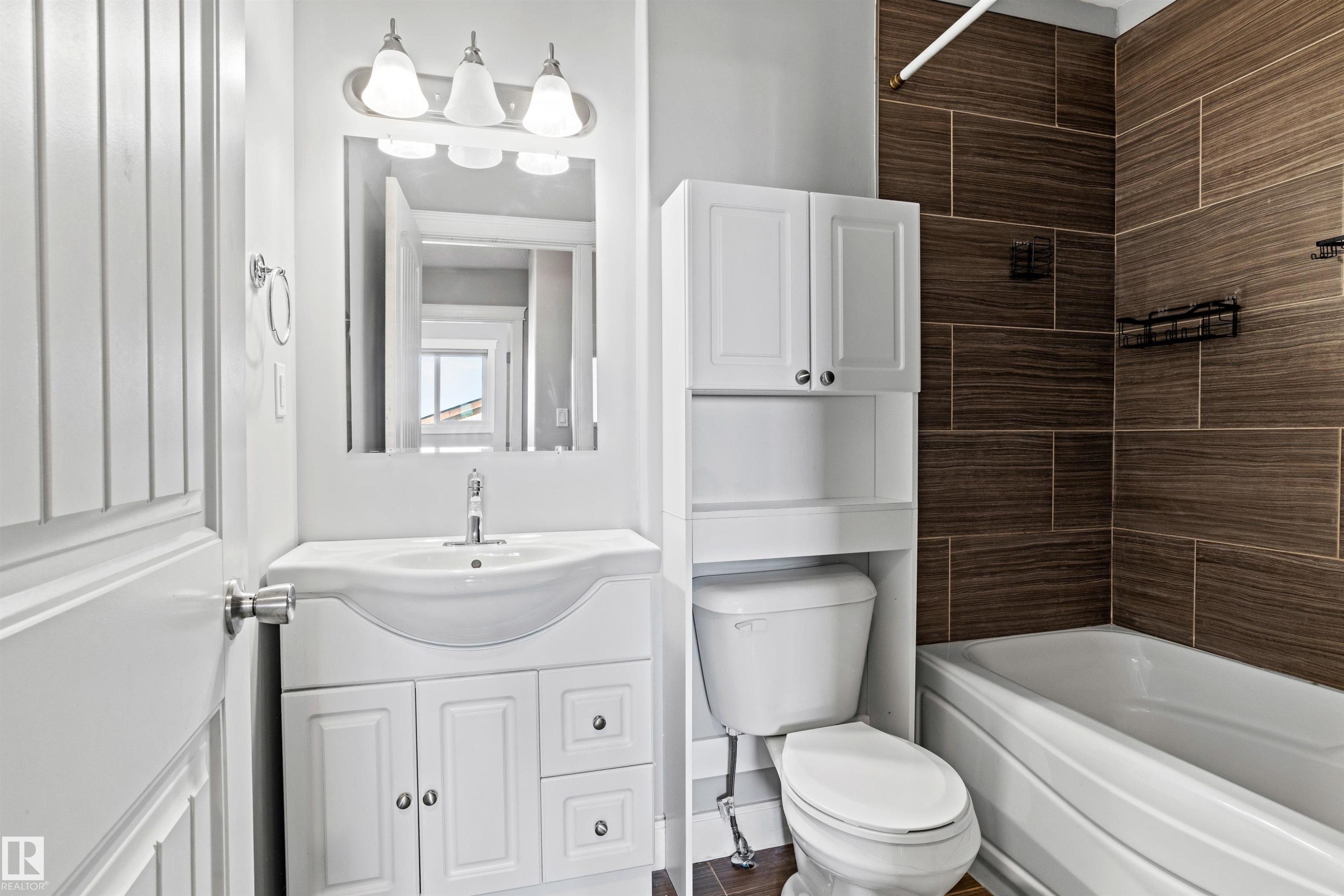 












914 9 Street

,
Cold Lake,




AB
T9M 1H8

