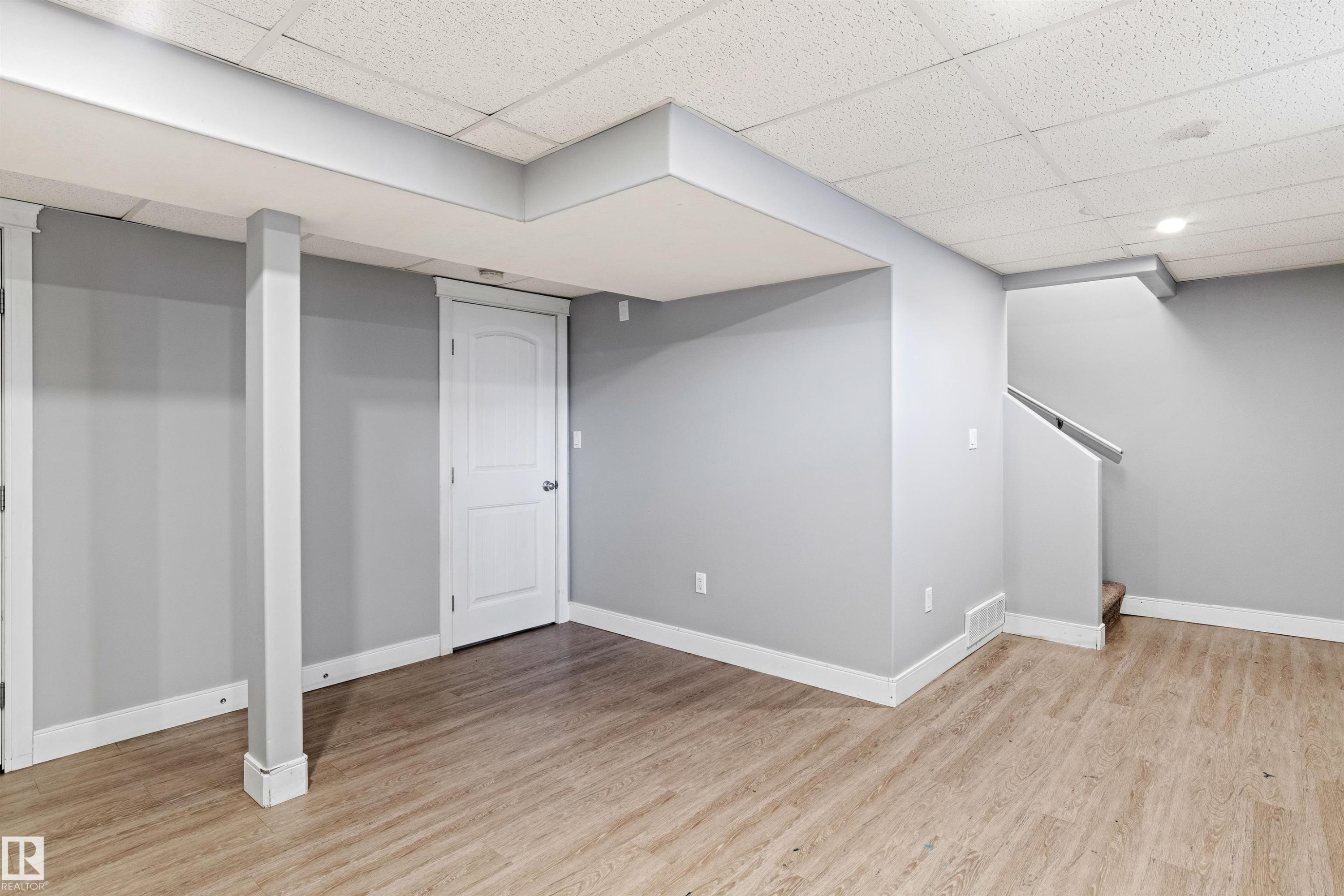 












914 9 Street

,
Cold Lake,




AB
T9M 1H8

