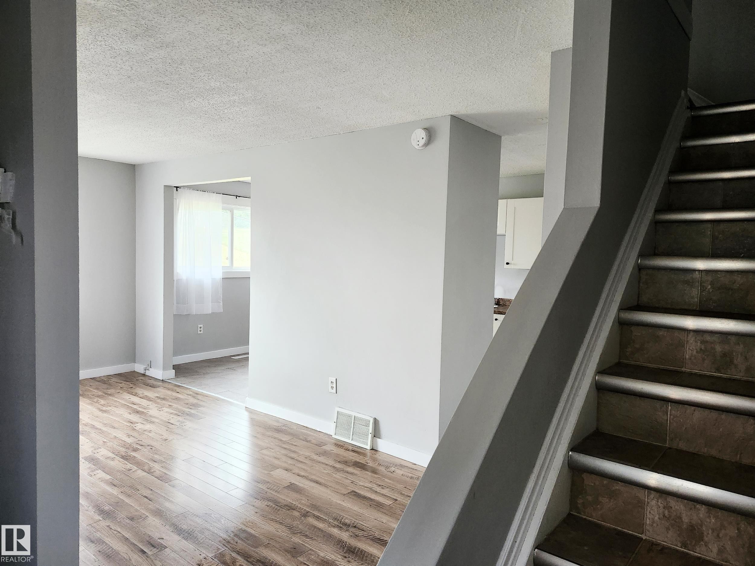 












913 8 Street

,
Cold Lake,




AB
T9M 1H7

