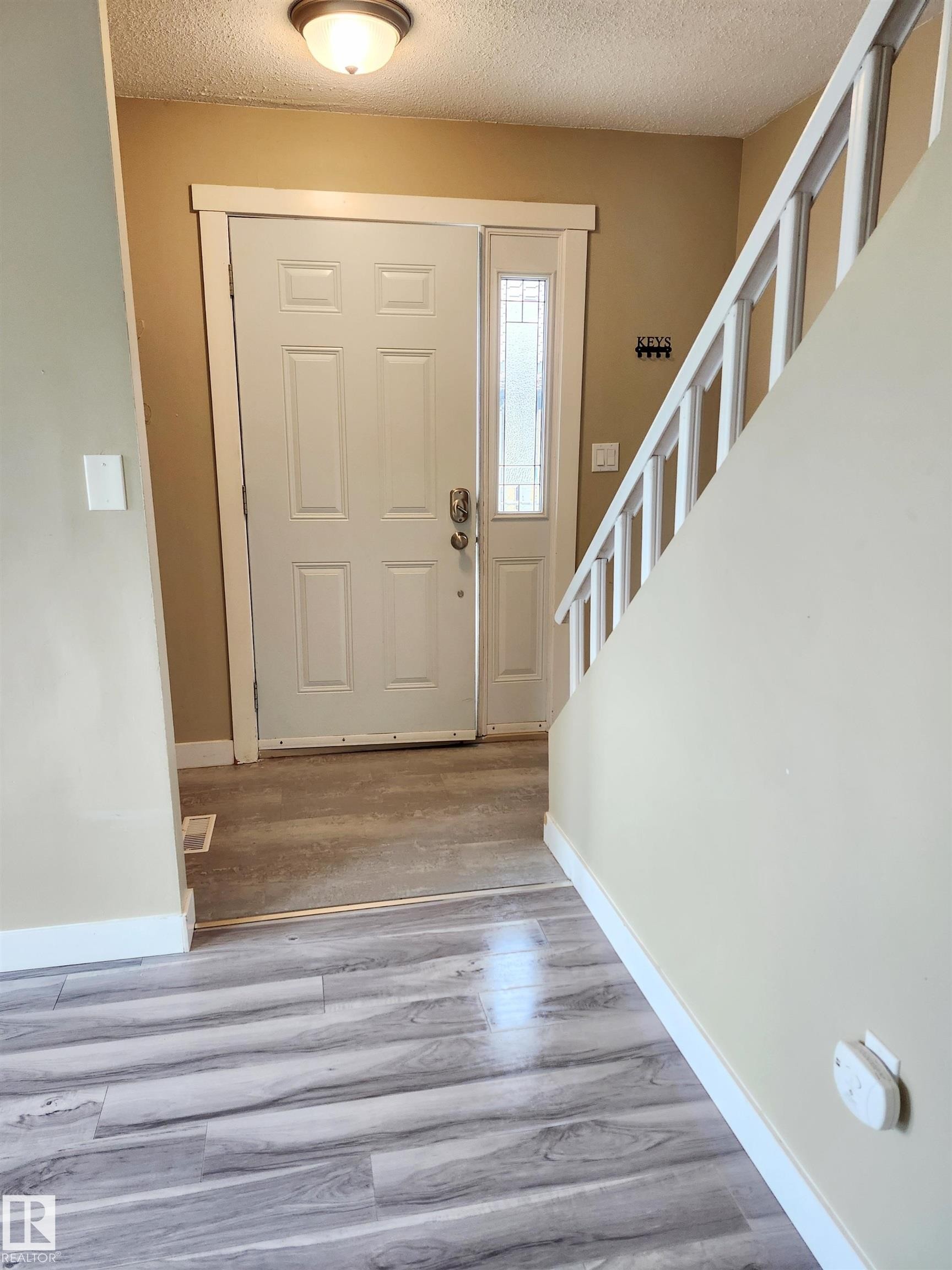 












913 8 Street

,
Cold Lake,




AB
T9M 1H7

