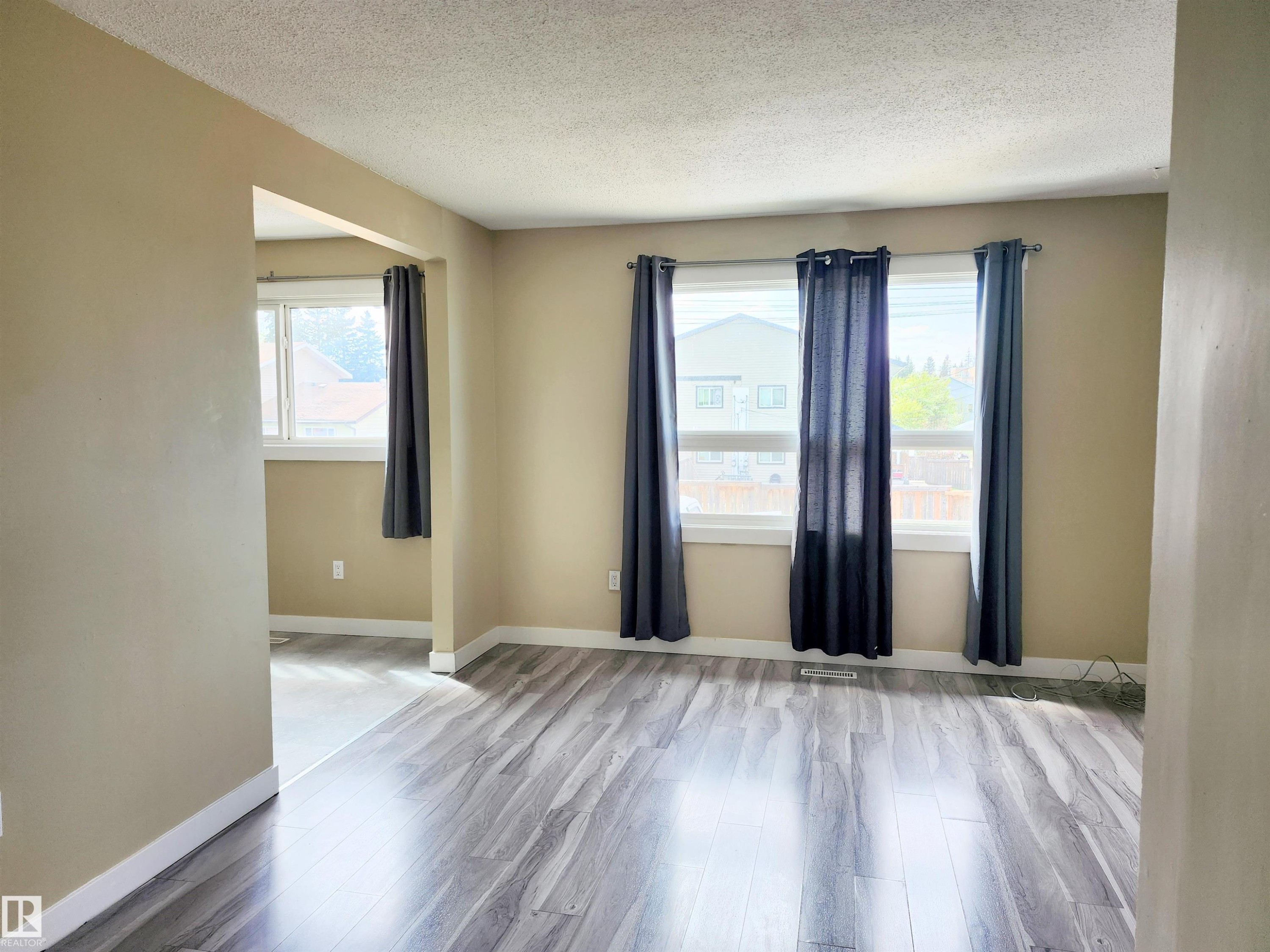 












913 8 Street

,
Cold Lake,




AB
T9M 1H7

