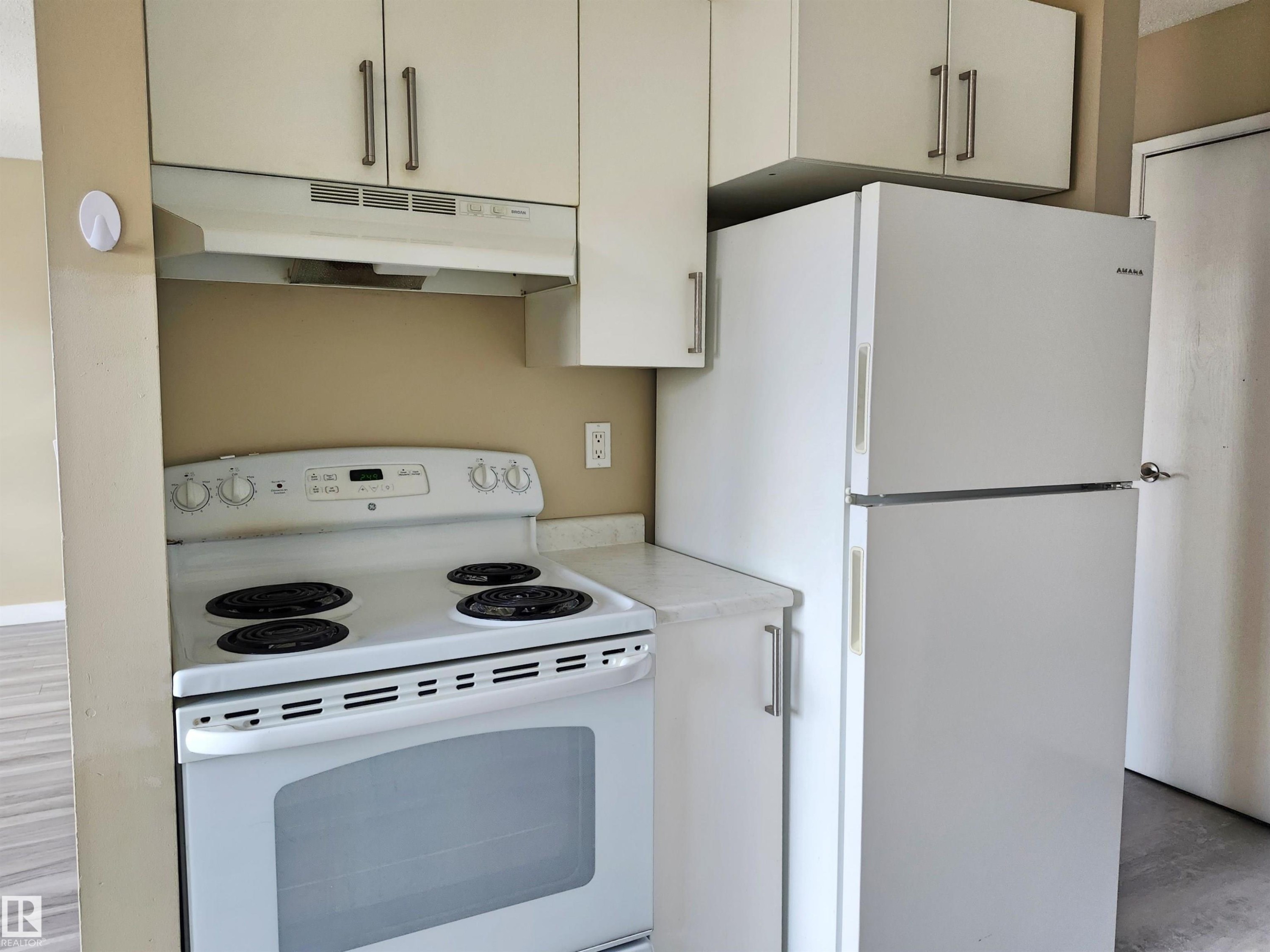 












913 8 Street

,
Cold Lake,




AB
T9M 1H7

