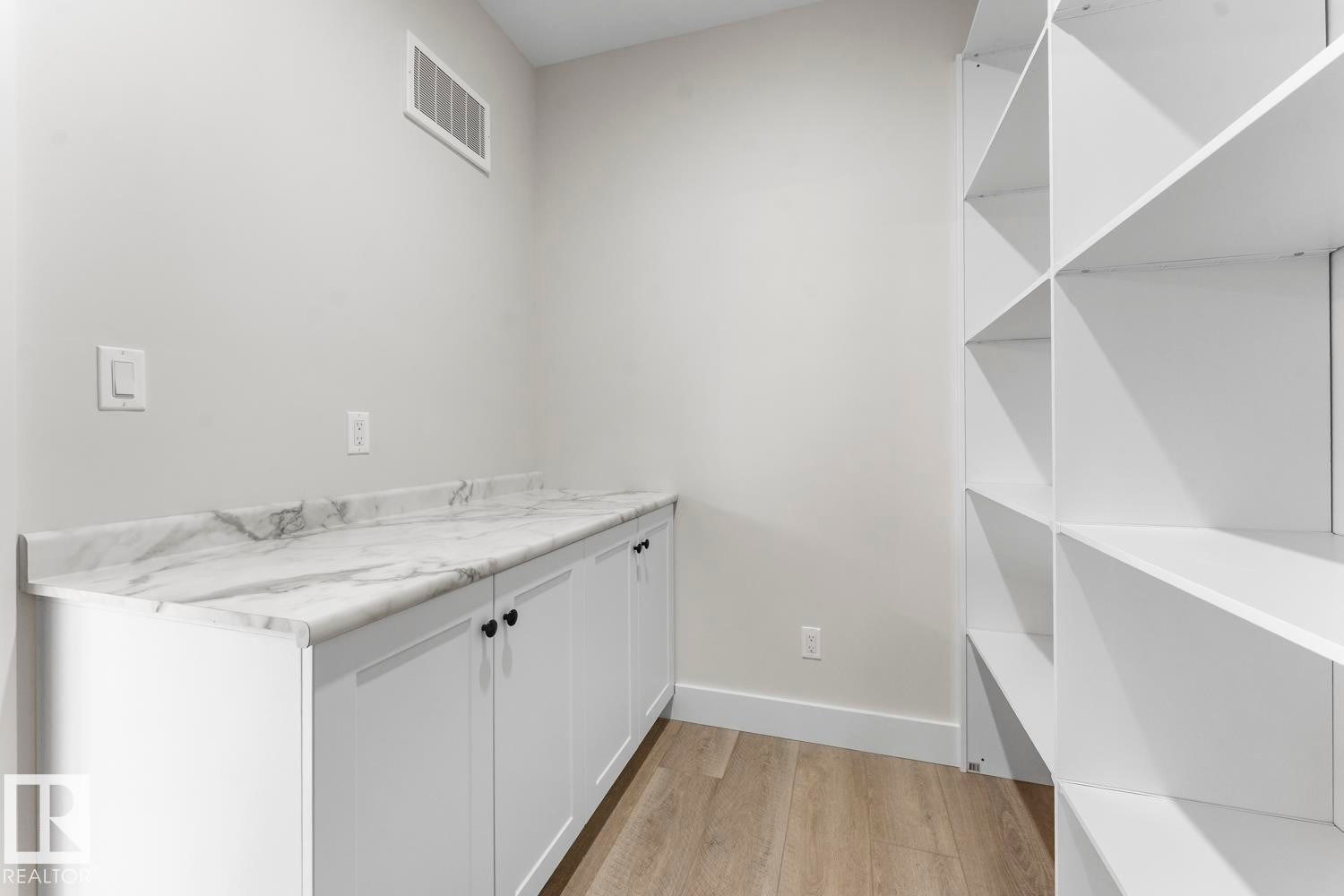 












305 Fundy Way

,
Cold Lake,




AB
T9M 0M4

