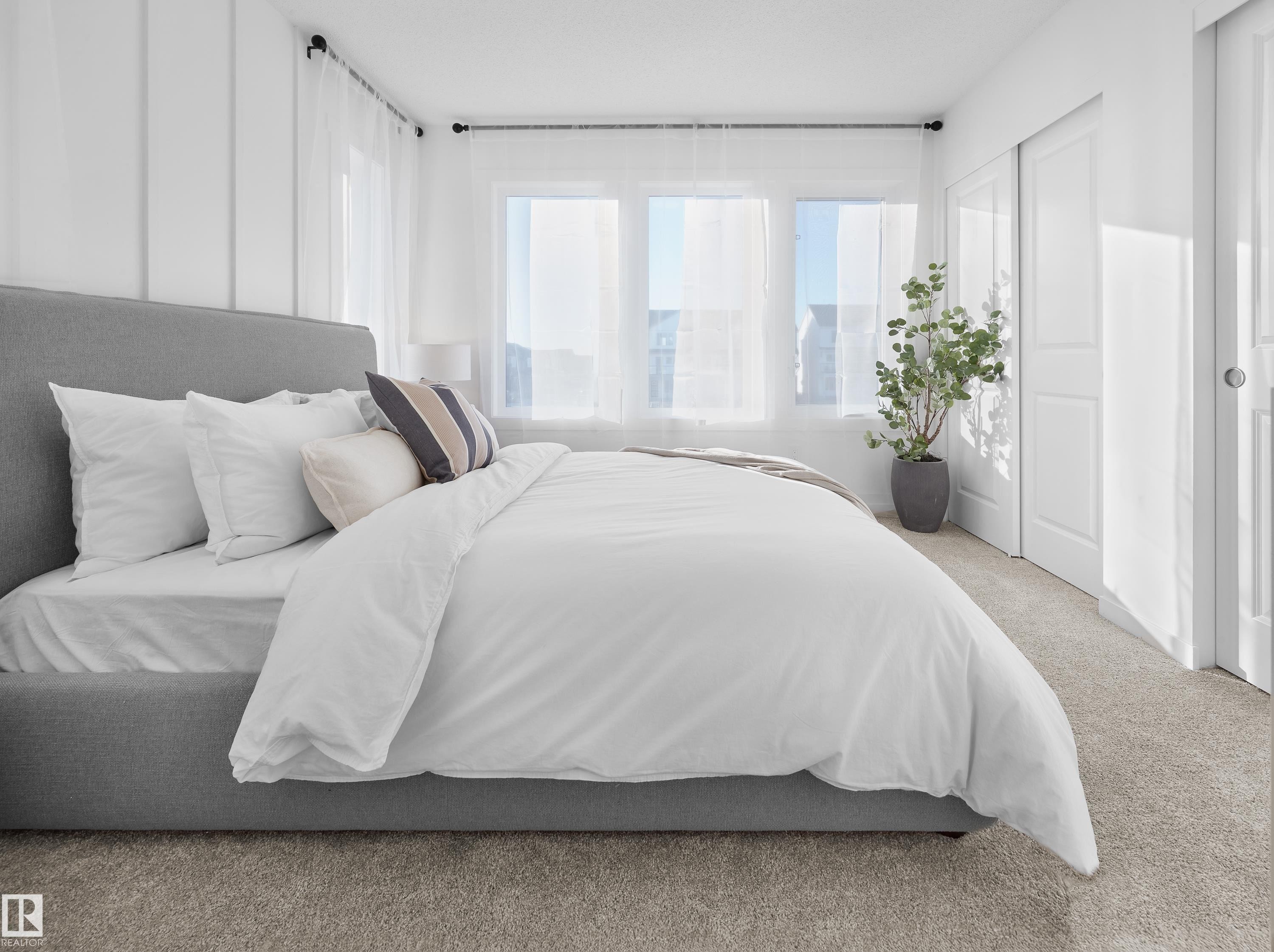 












3 3705 141 Street

,
Edmonton,




AB
T6W 5M9

