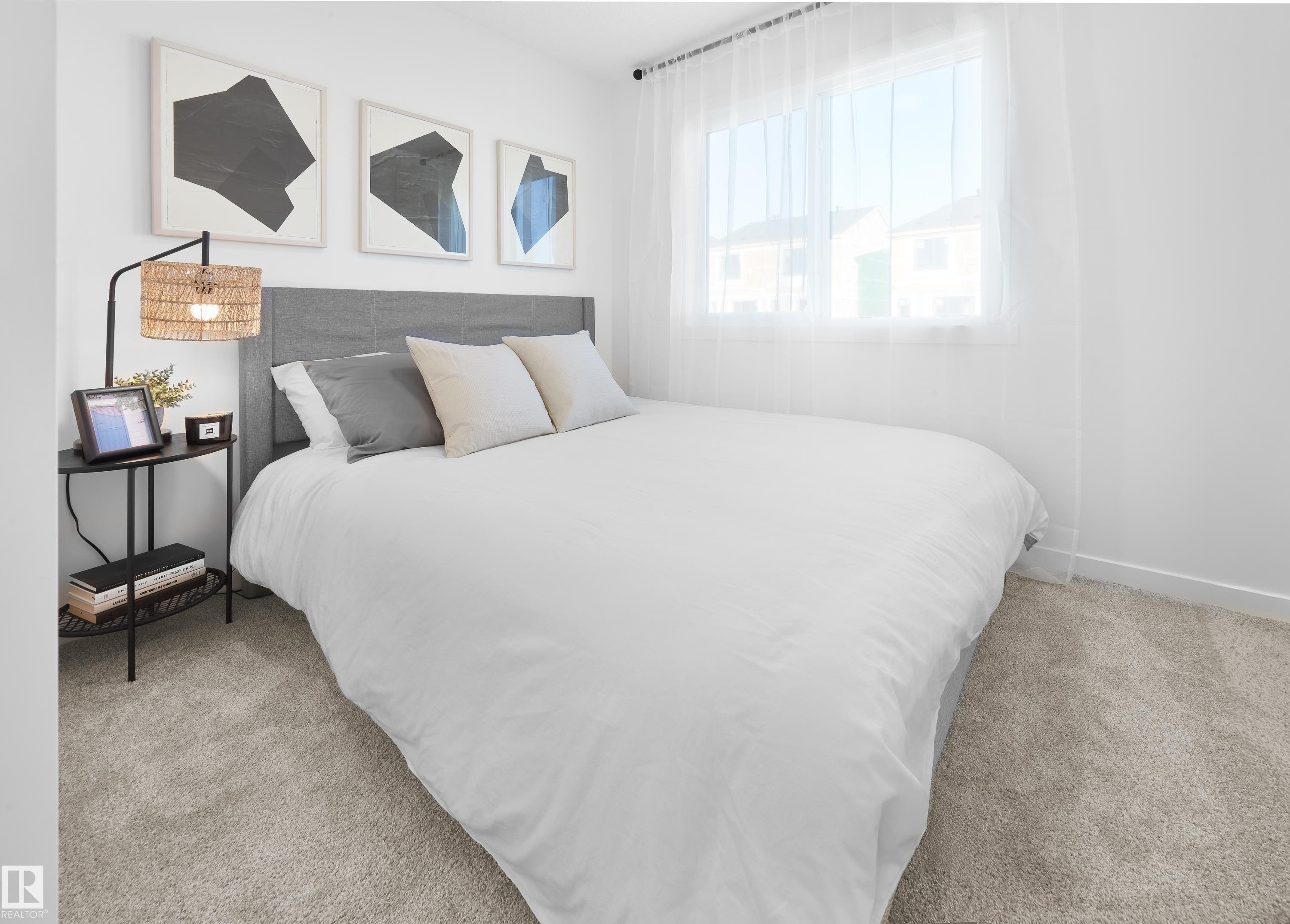 












3 3705 141 Street

,
Edmonton,




AB
T6W 5M9

