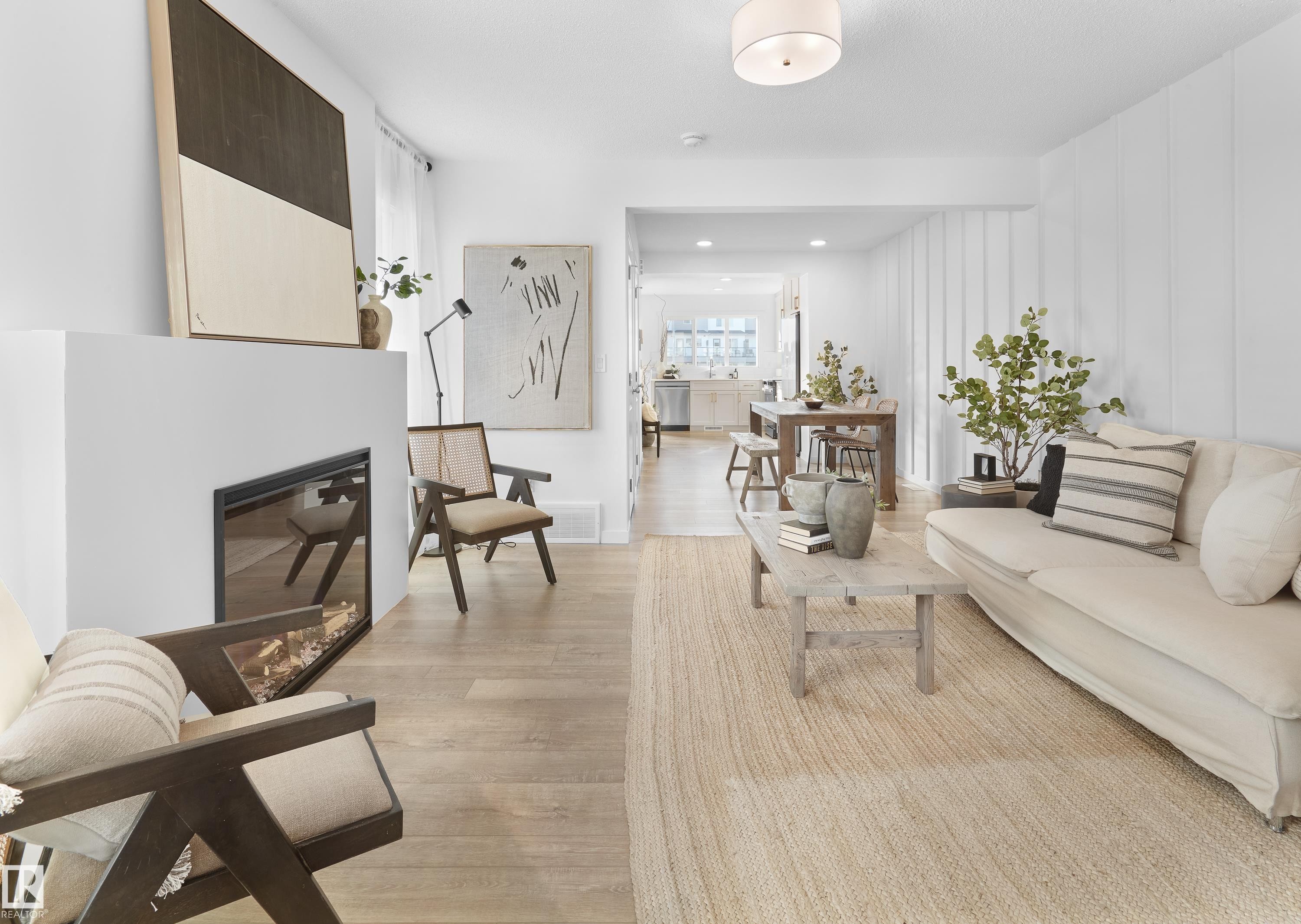 












3 3705 141 Street

,
Edmonton,




AB
T6W 5M9

