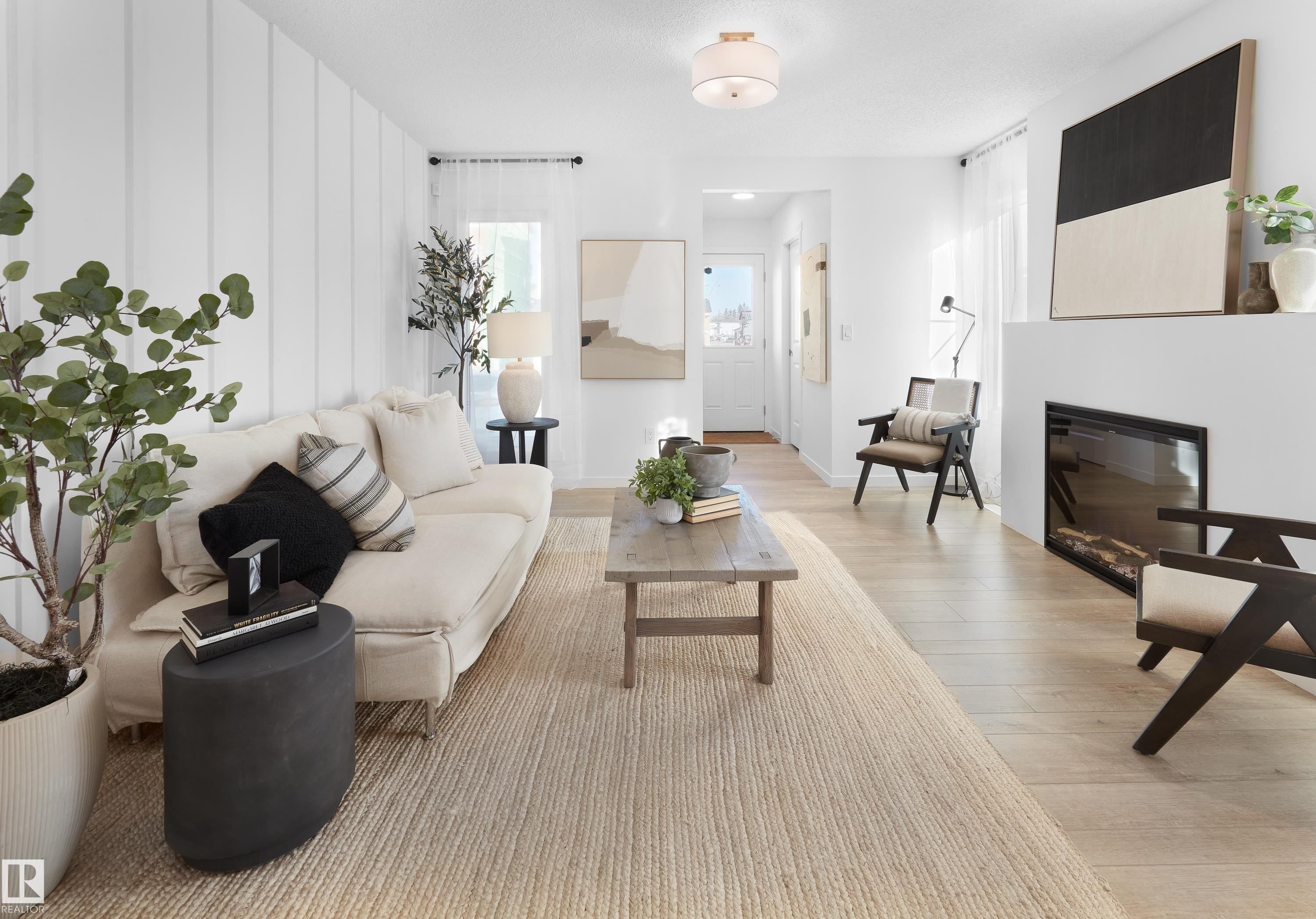 












3 3705 141 Street

,
Edmonton,




AB
T6W 5M9

