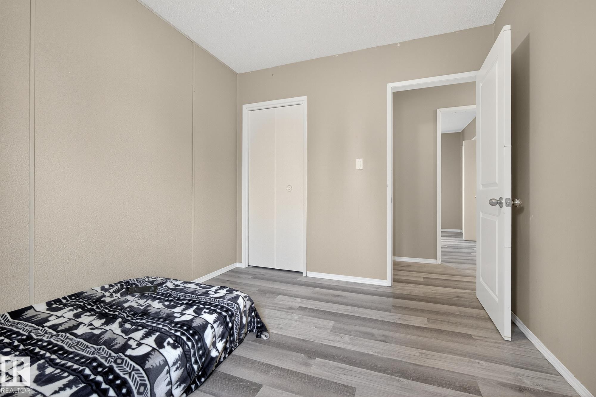 












320 1 Avenue

,
Thorhild,




AB
T0A 3J0

