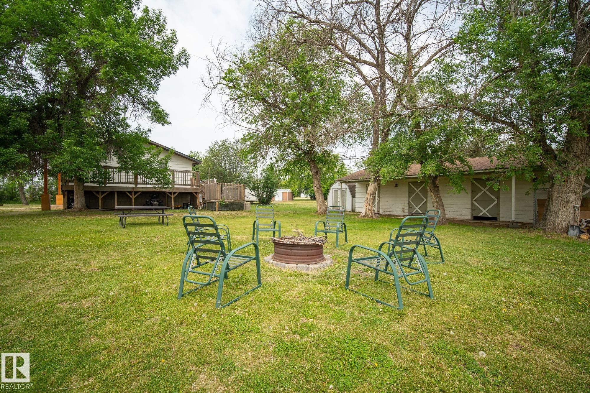 












320 1 Avenue

,
Thorhild,




AB
T0A 3J0

