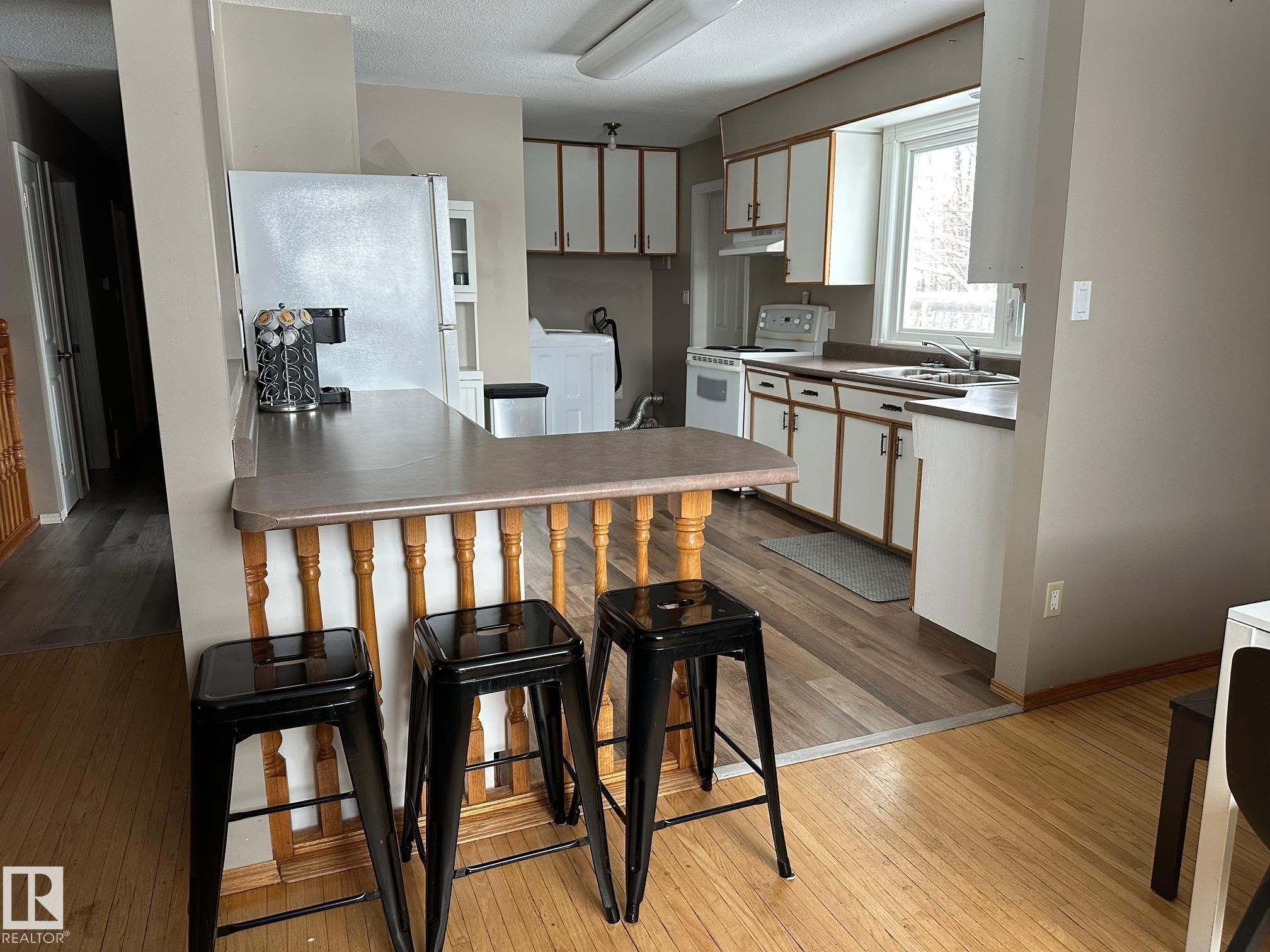 












320 1 Avenue

,
Thorhild,




AB
T0A 3J0

