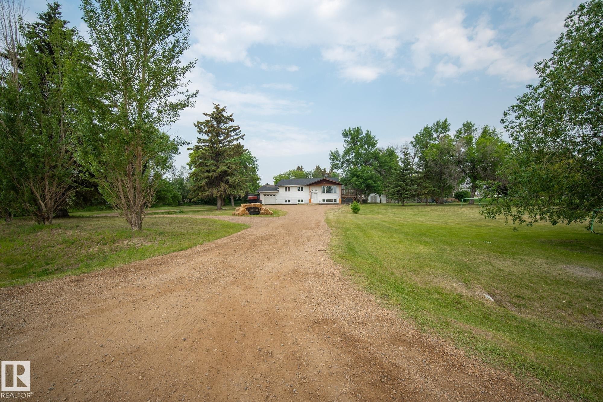 












320 1 Avenue

,
Thorhild,




AB
T0A 3J0

