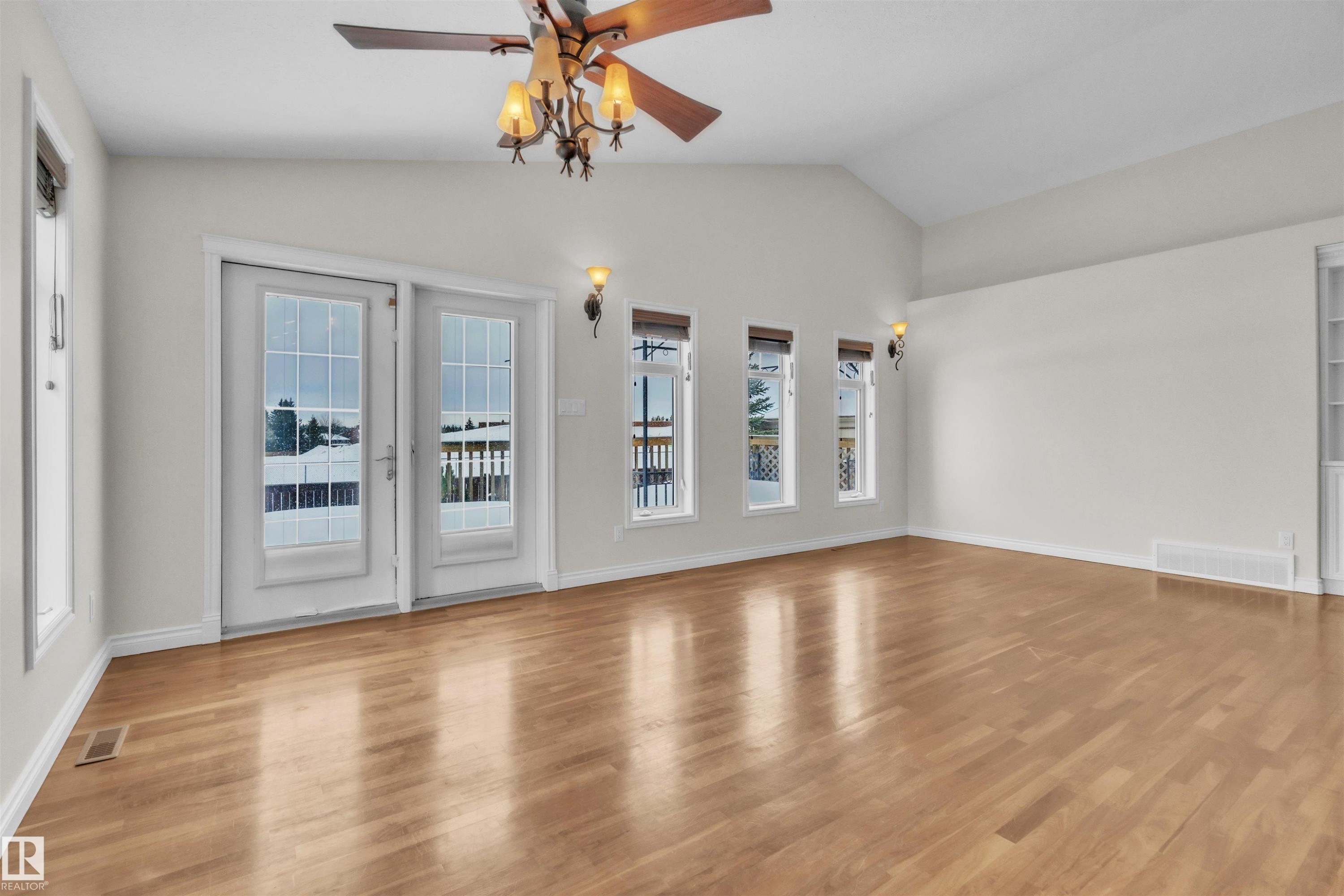 












711 21 Street

,
Cold Lake,




AB
T9M 1M8

