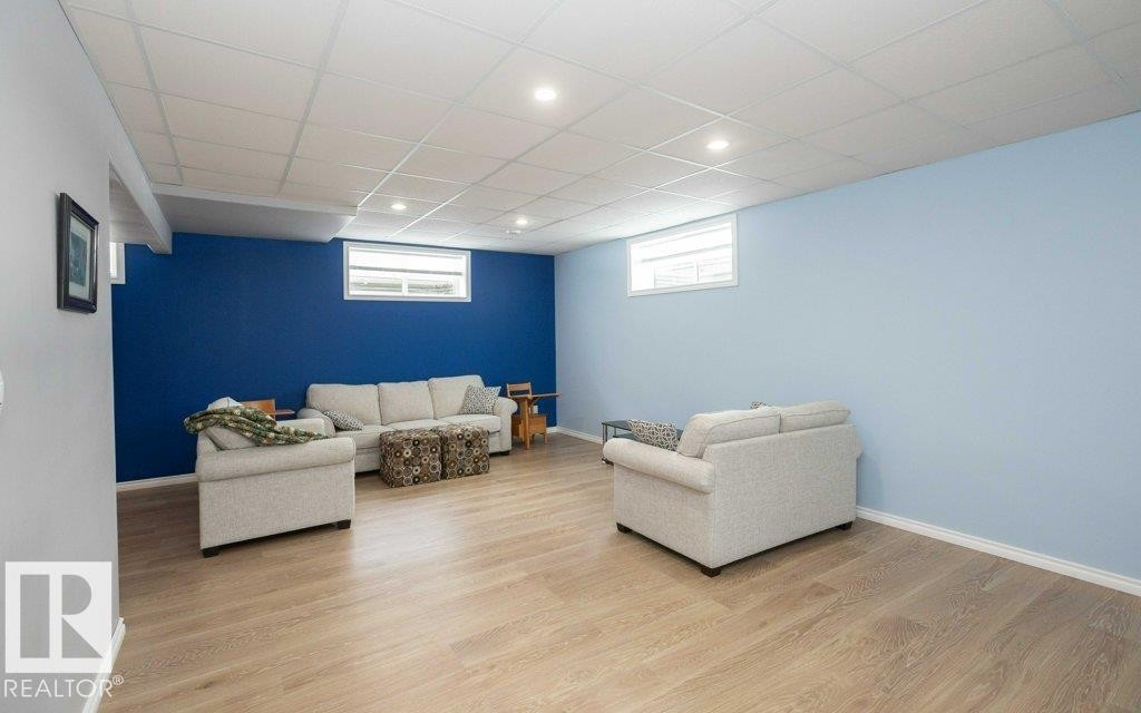 












11116 103 Street

,
Westlock,




AB
T7P 1G6

