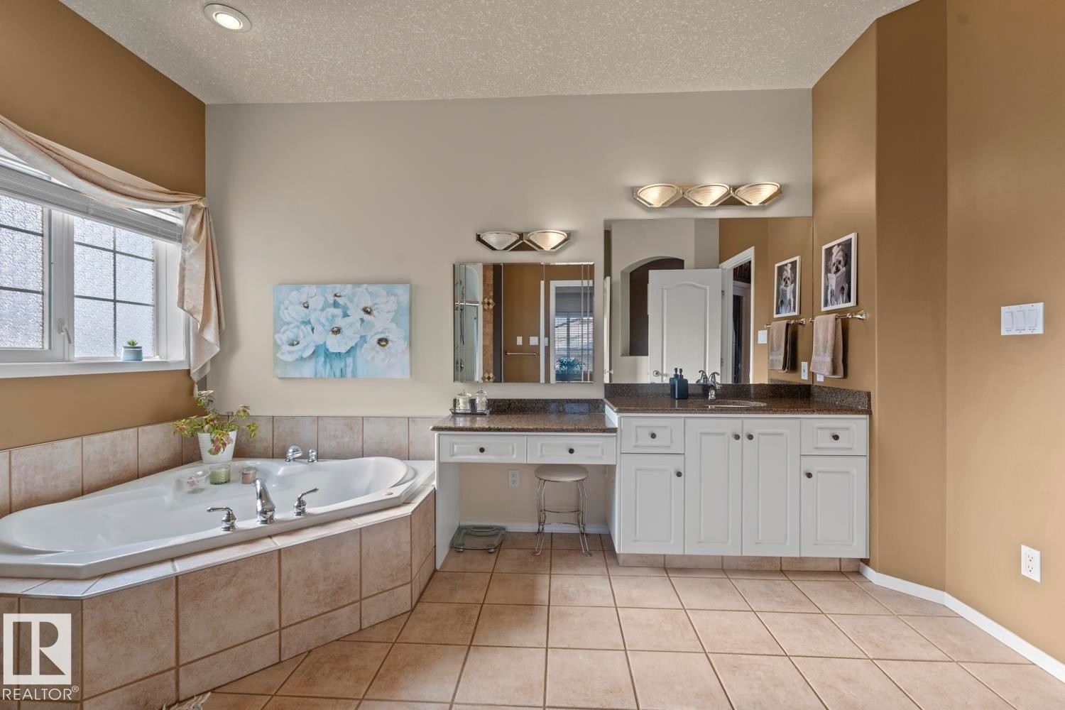 












4011 38 St

,
Bonnyville Town,




AB
T9N 2K2

