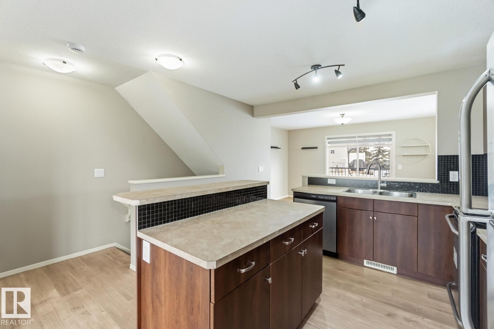 












16 3751 12 Street

,
Edmonton,




AB
T6T 0N3

