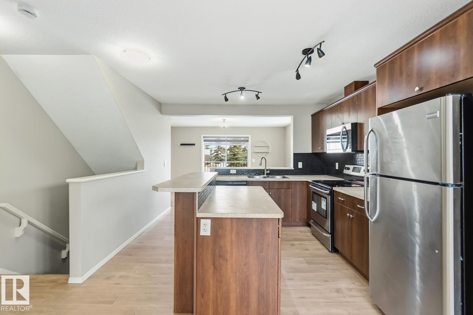 












16 3751 12 Street

,
Edmonton,




AB
T6T 0N3

