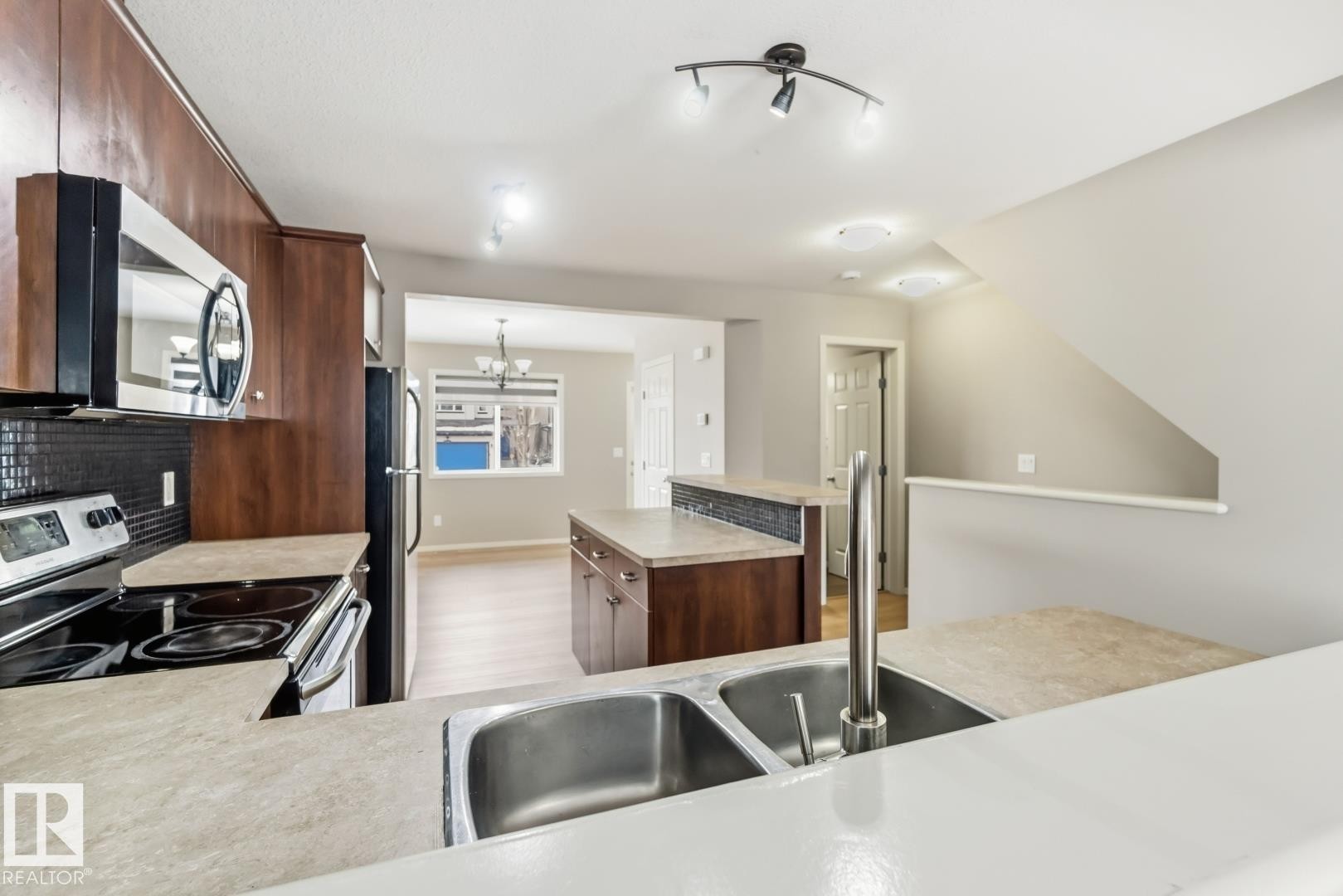 












16 3751 12 Street

,
Edmonton,




AB
T6T 0N3

