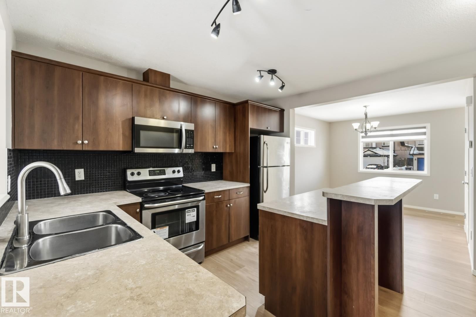 












16 3751 12 Street

,
Edmonton,




AB
T6T 0N3

