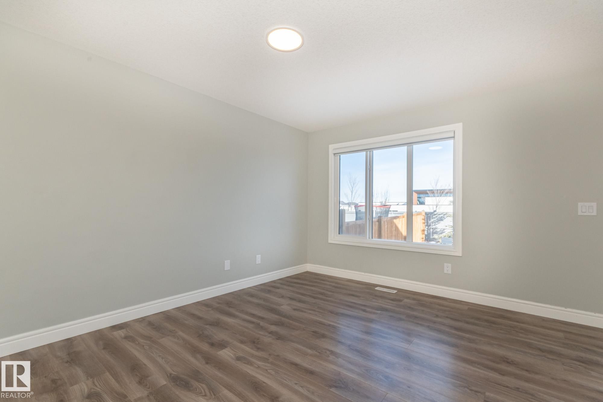 












7635 KORULUK Place SW

,
Edmonton,




AB
T6W 4R7


