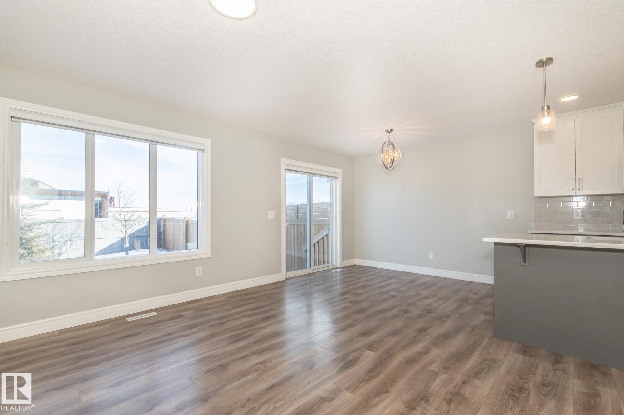 












7635 KORULUK Place SW

,
Edmonton,




AB
T6W 4R7

