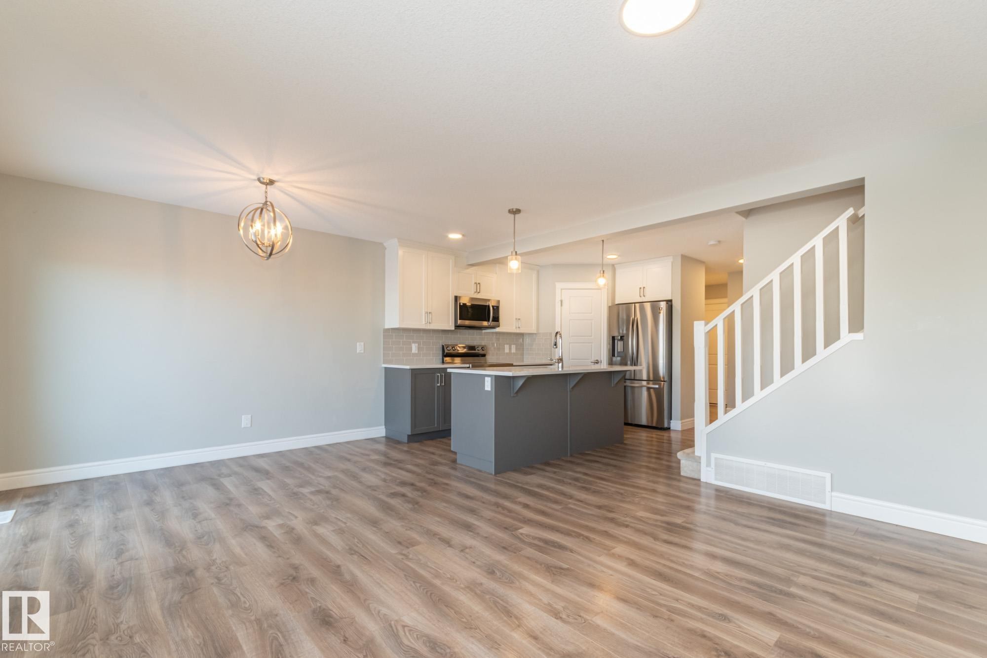 












7635 KORULUK Place SW

,
Edmonton,




AB
T6W 4R7

