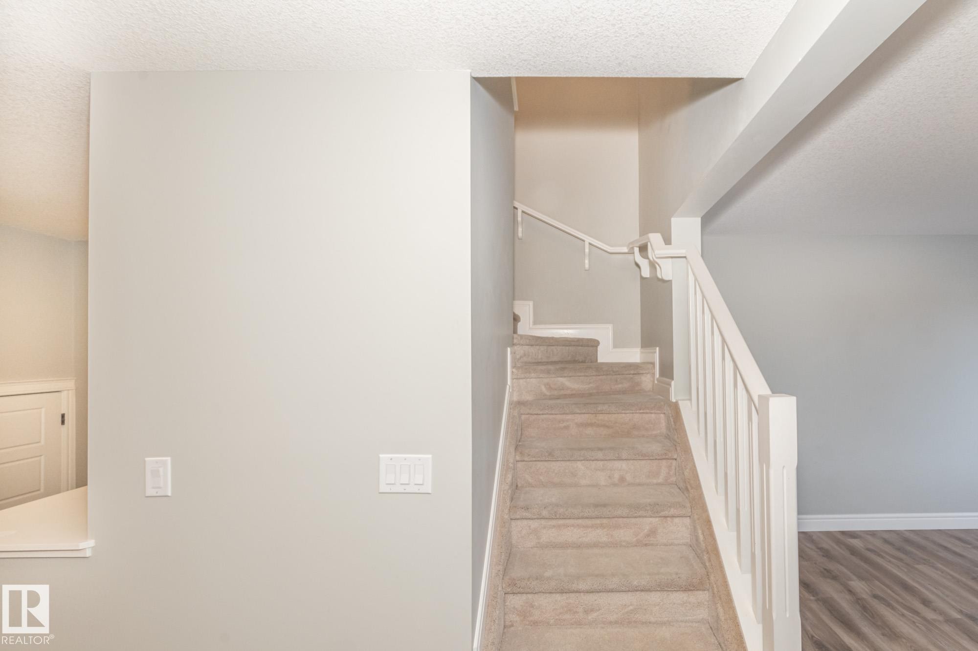 












7635 KORULUK Place SW

,
Edmonton,




AB
T6W 4R7

