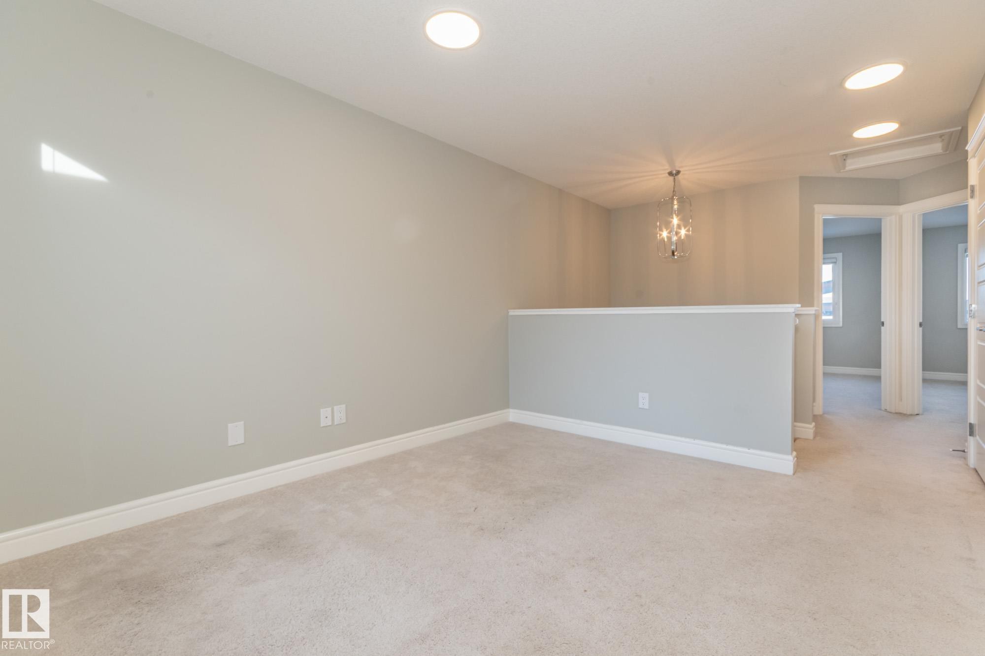 












7635 KORULUK Place SW

,
Edmonton,




AB
T6W 4R7

