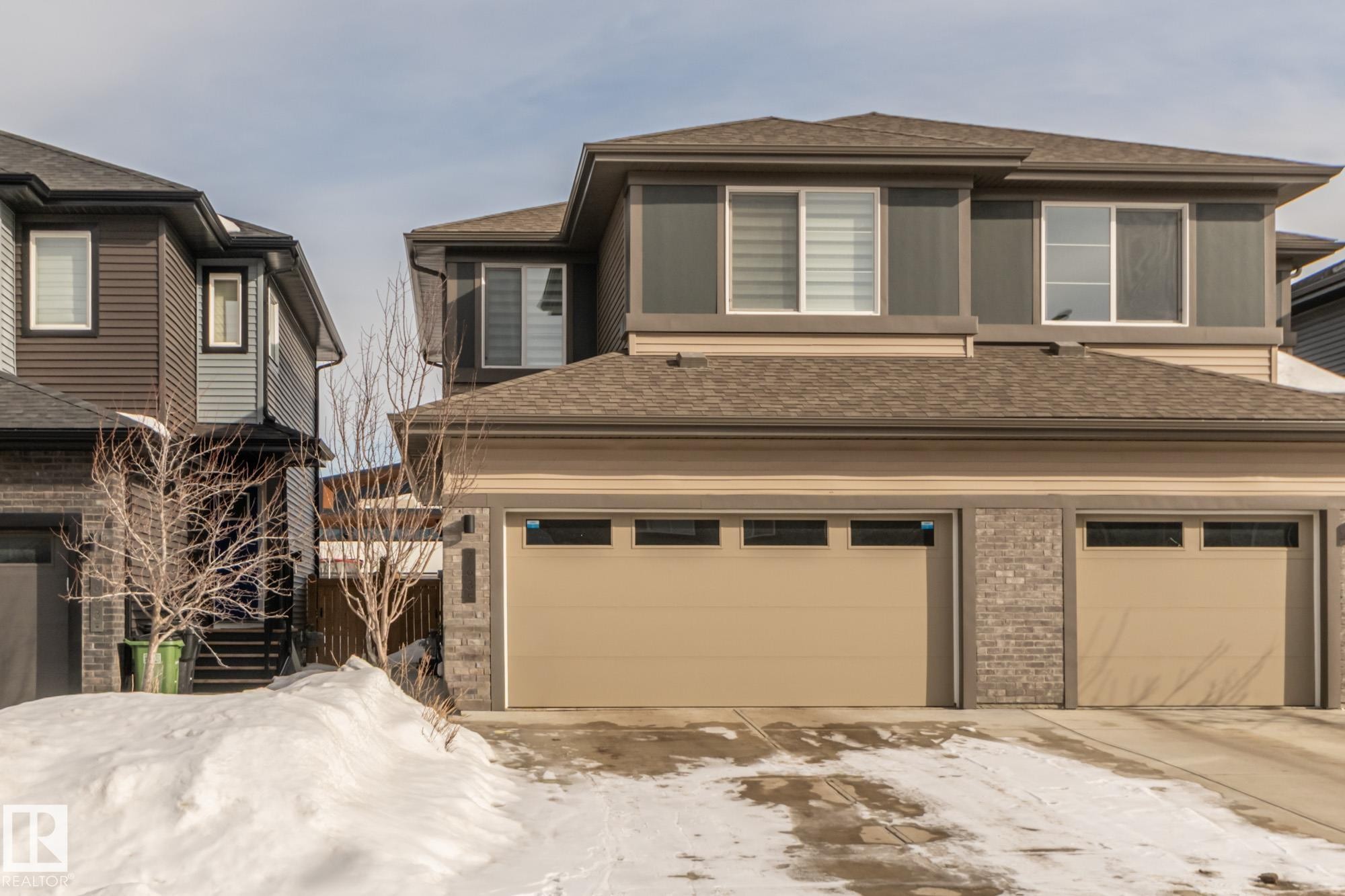 












7635 KORULUK Place SW

,
Edmonton,




AB
T6W 4R7

