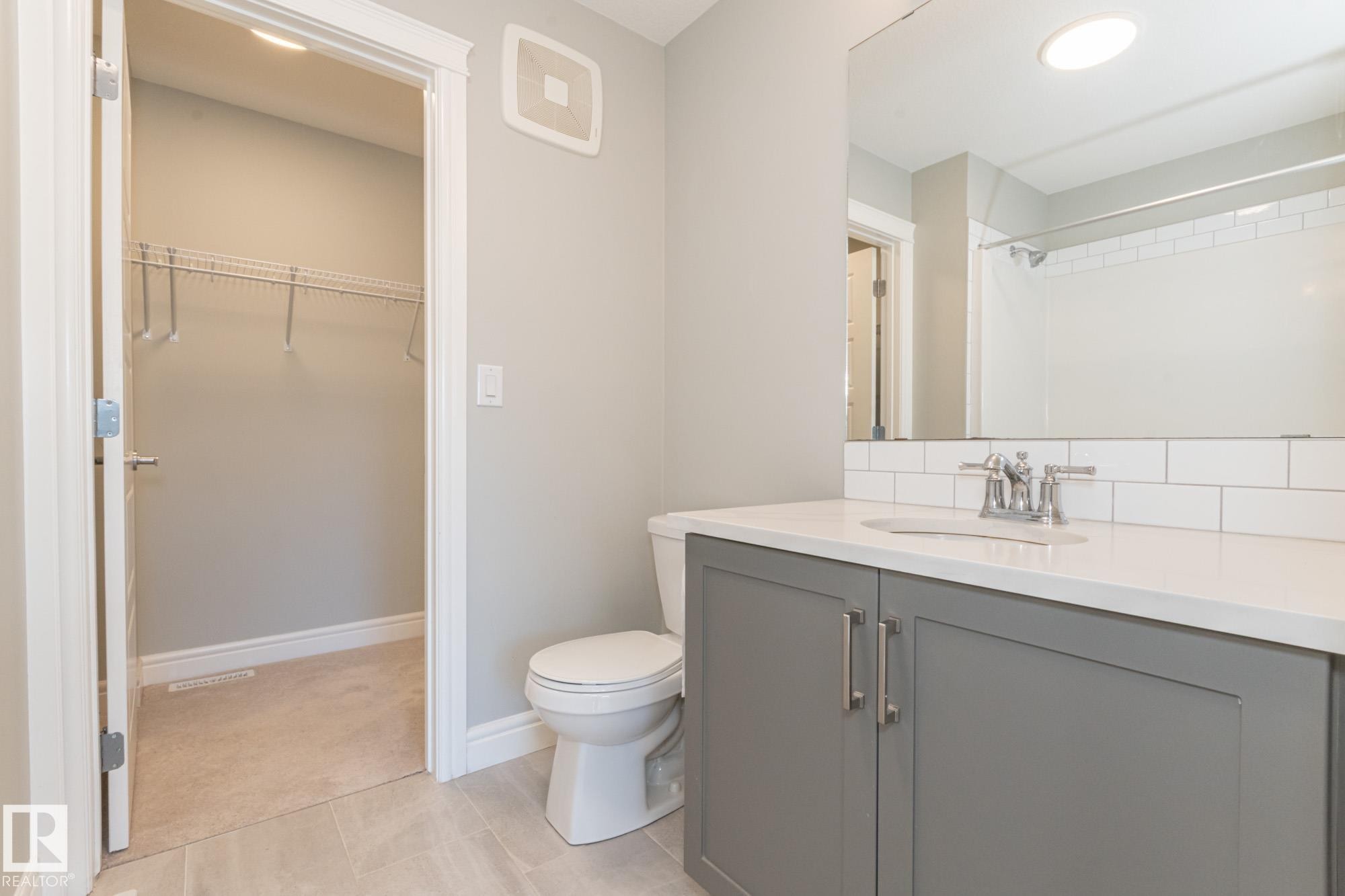 












7635 KORULUK Place SW

,
Edmonton,




AB
T6W 4R7

