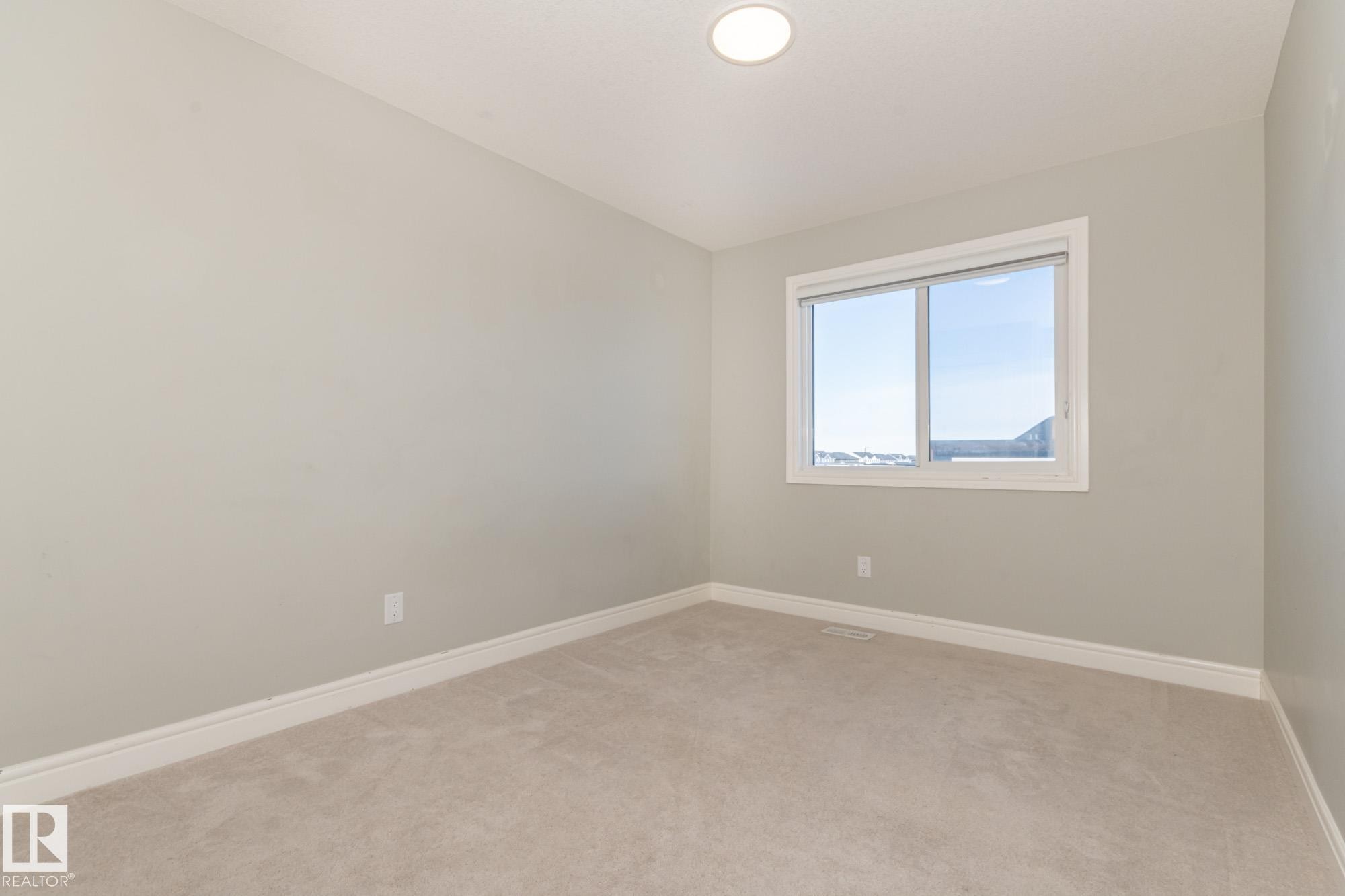 












7635 KORULUK Place SW

,
Edmonton,




AB
T6W 4R7


