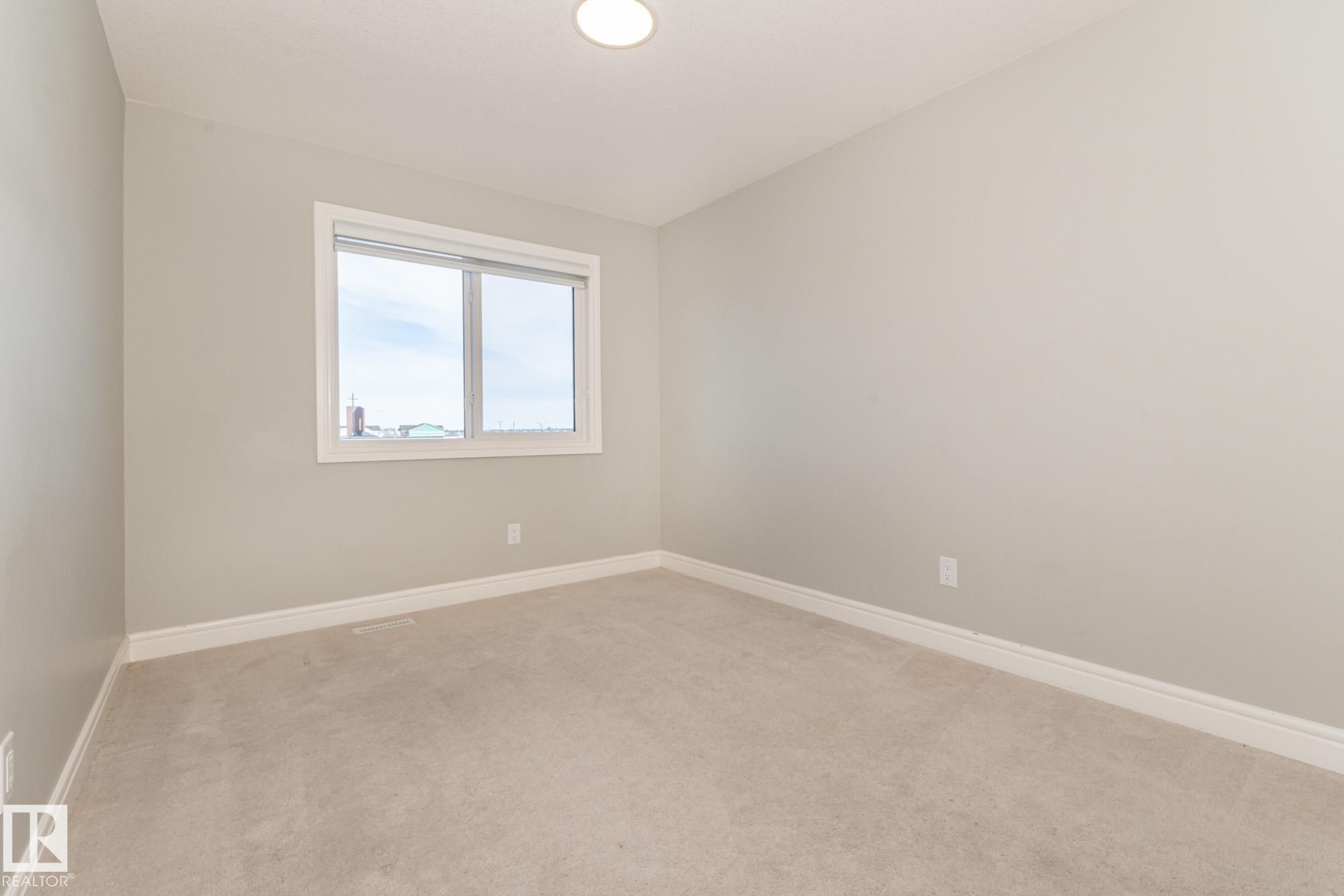 












7635 KORULUK Place SW

,
Edmonton,




AB
T6W 4R7

